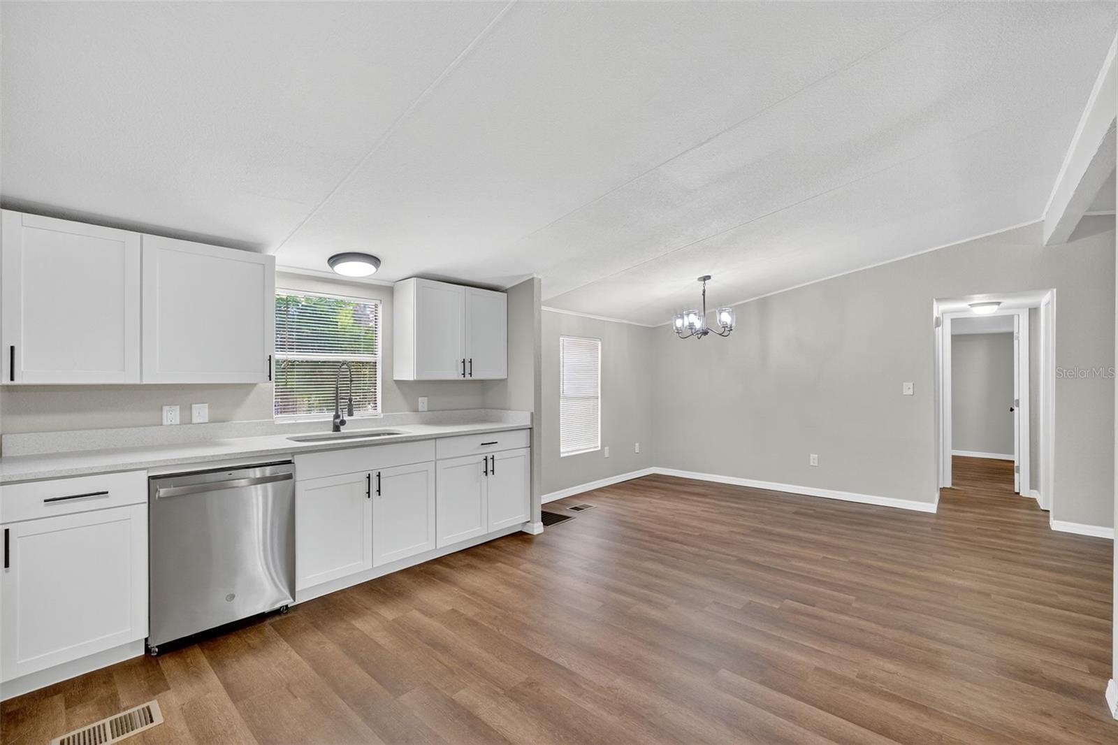 MOBILE HOME VLG - Residential