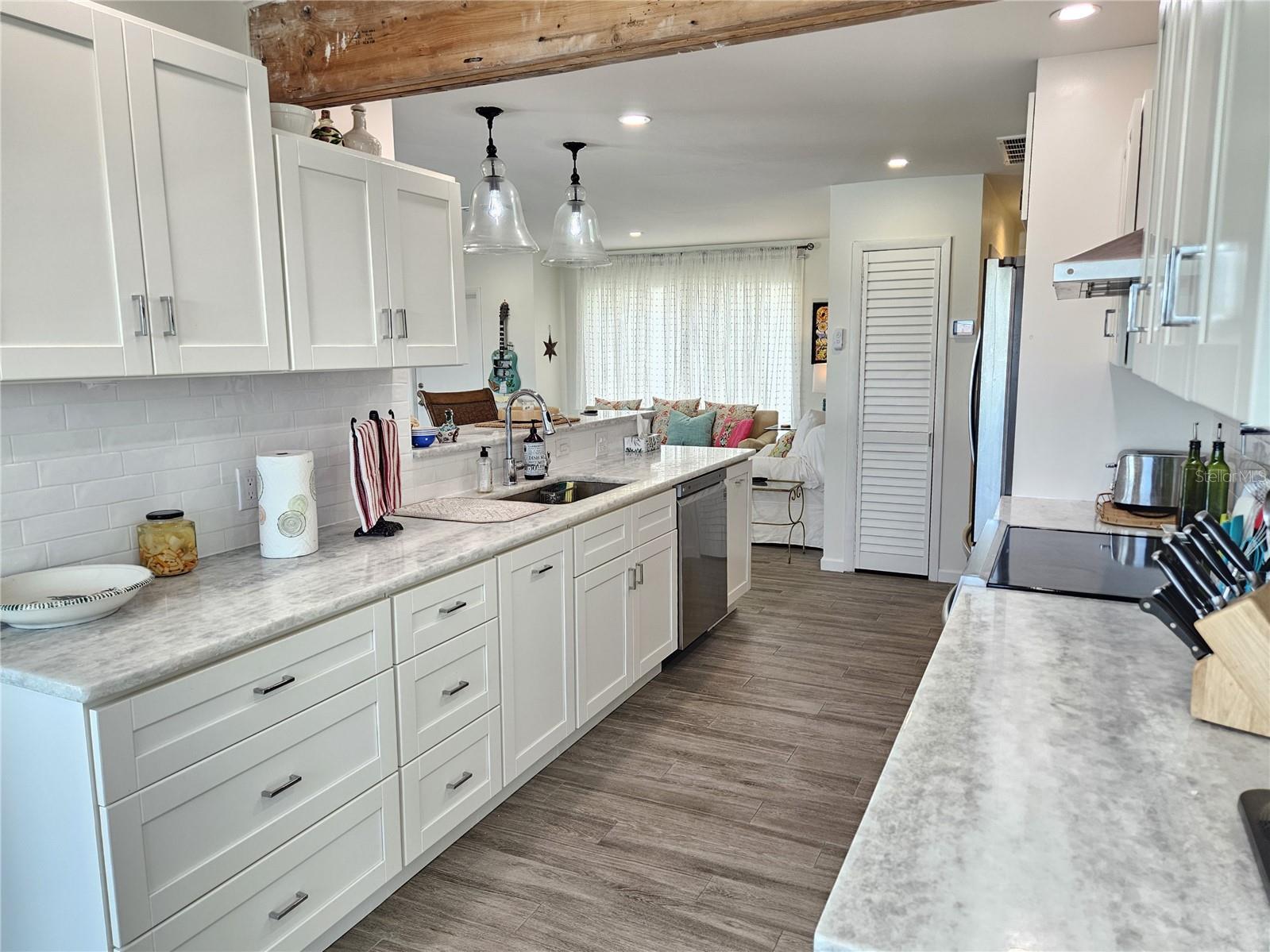 VENICE GARDENS - Residential Lease