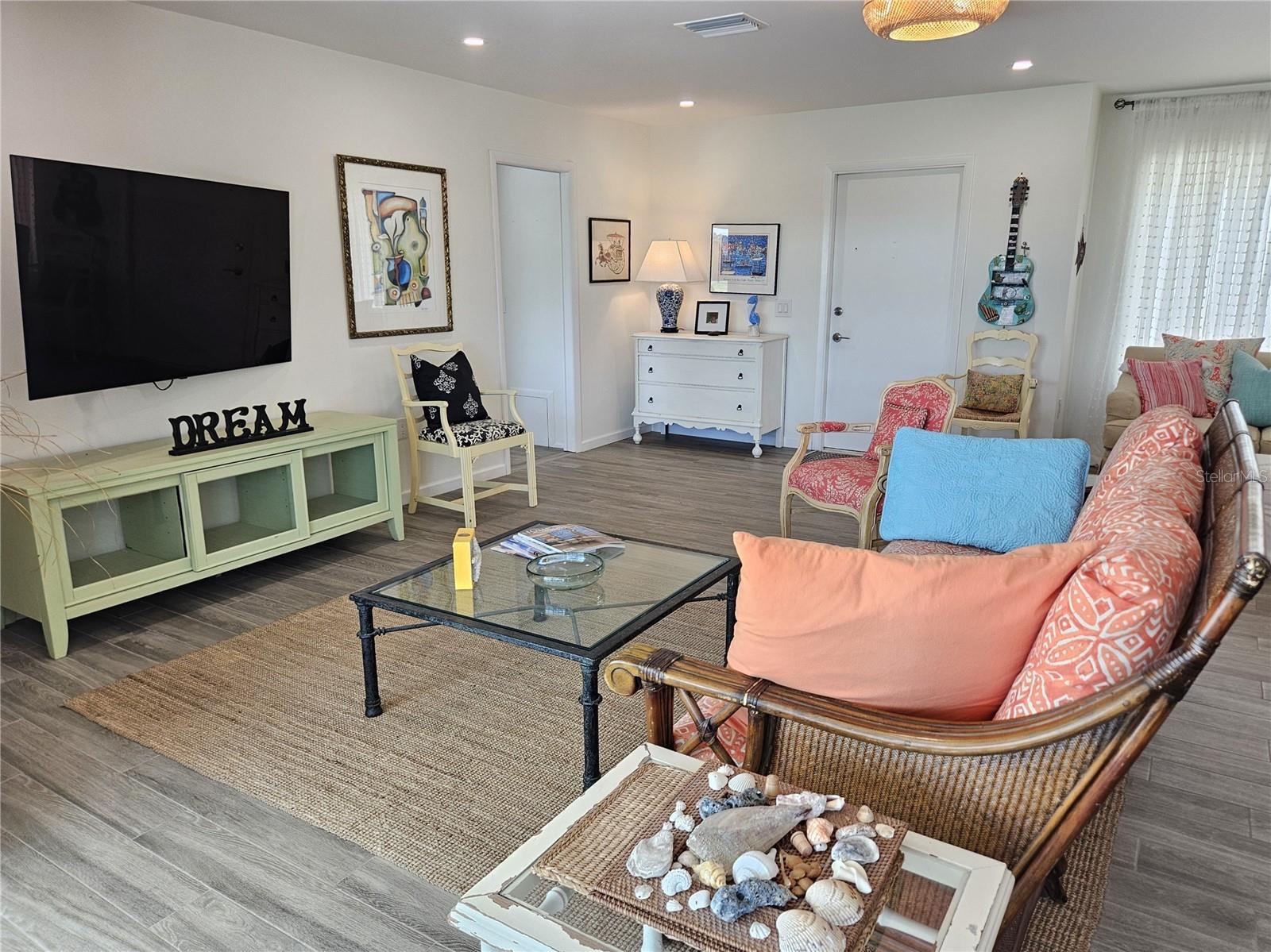 VENICE GARDENS - Residential Lease