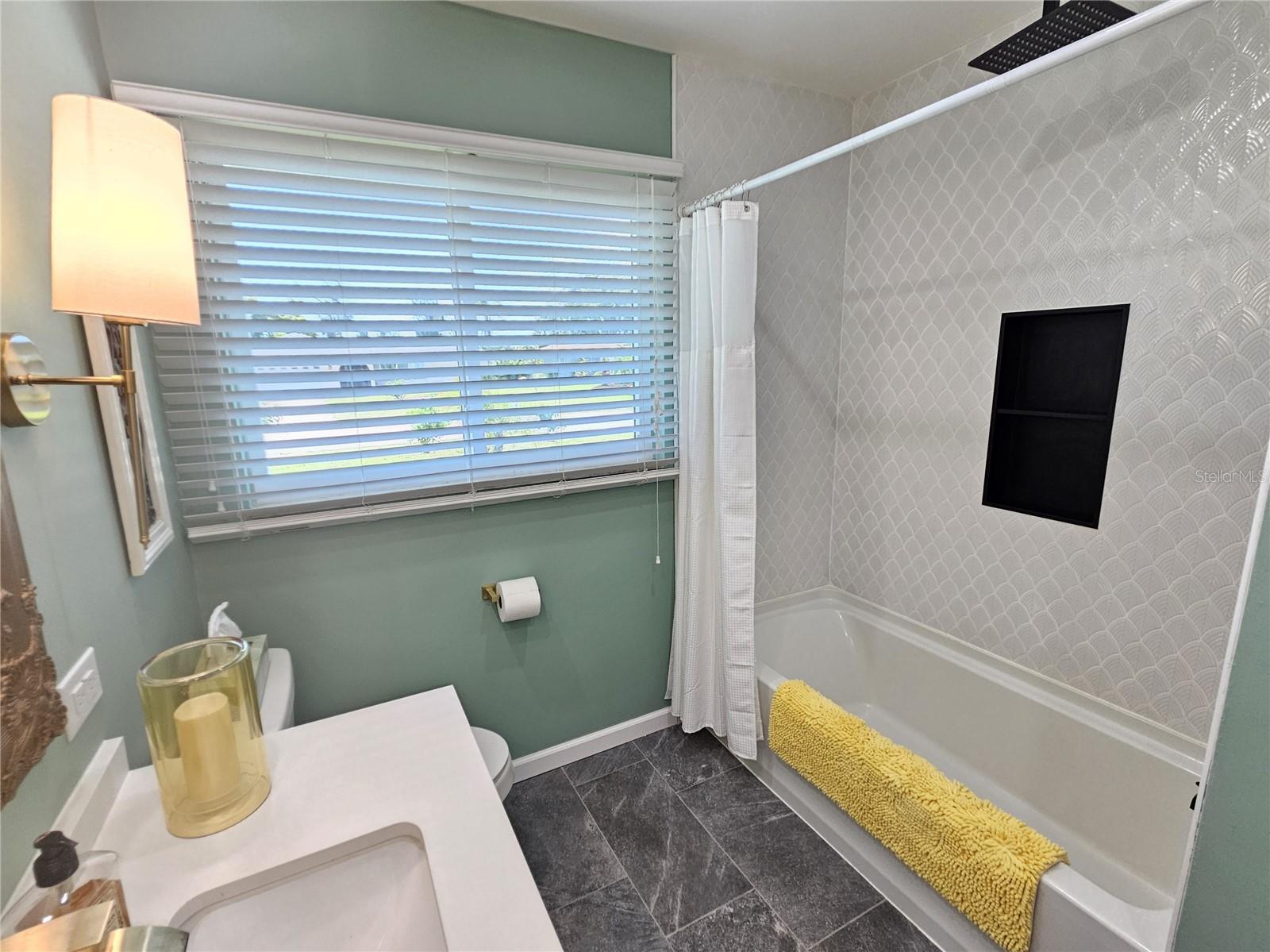 VENICE GARDENS - Residential Lease
