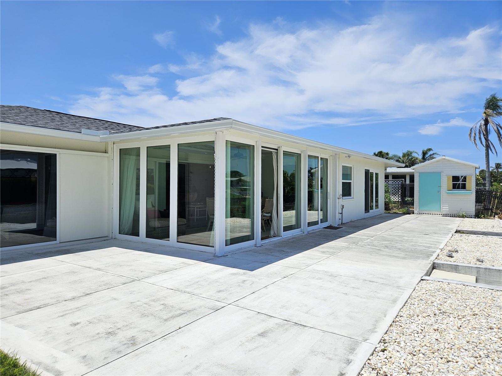 VENICE GARDENS - Residential Lease