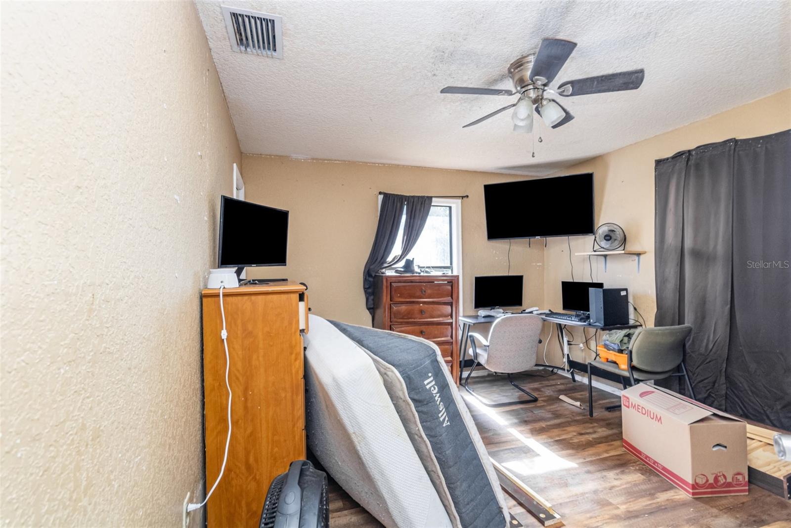 MOUNT PLYMOUTH - Residential