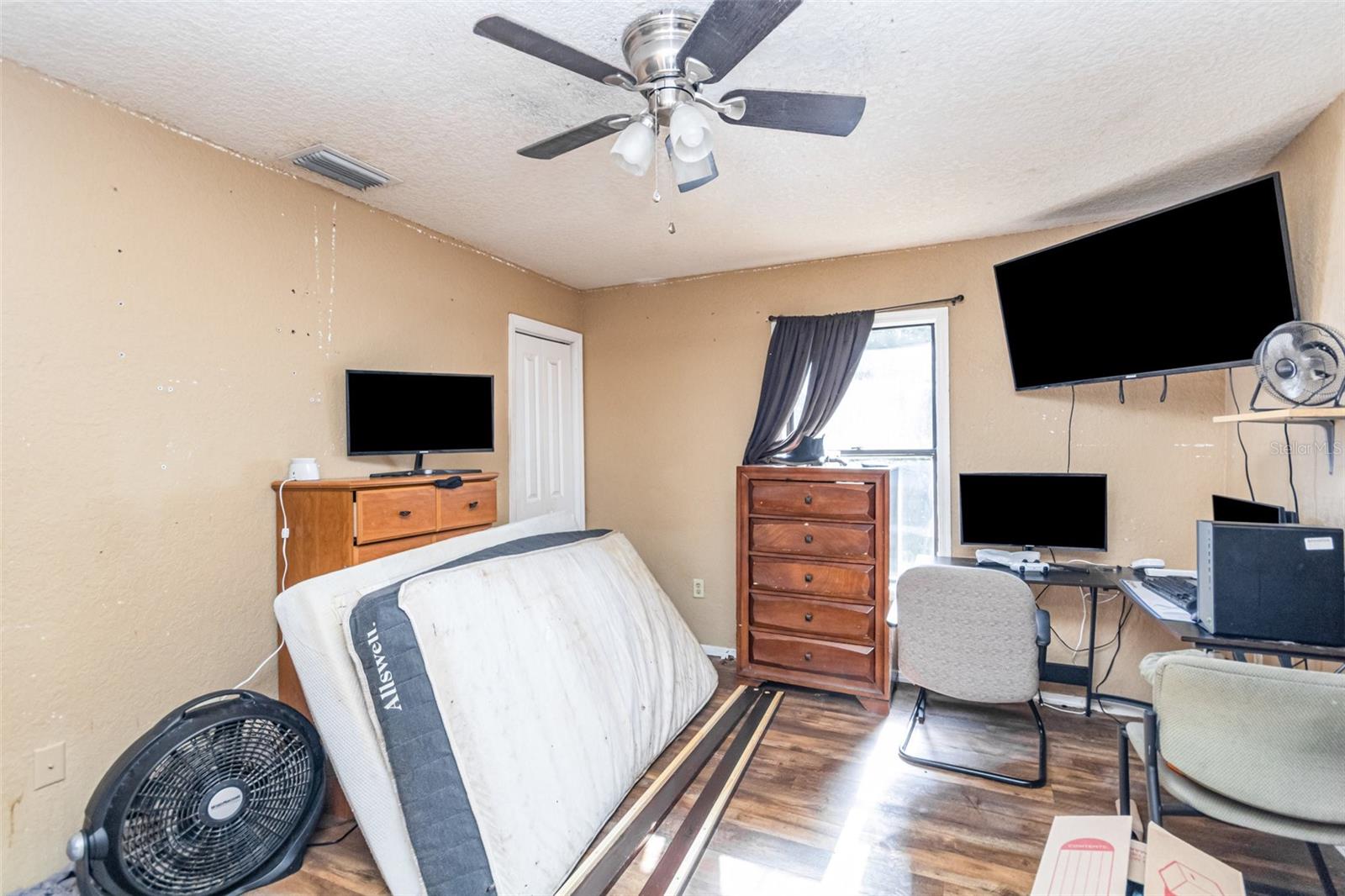 MOUNT PLYMOUTH - Residential