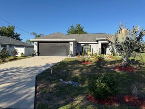 Photo of 137 Juniper Loop, Ocala, FL 34480 (MLS # OM697954)