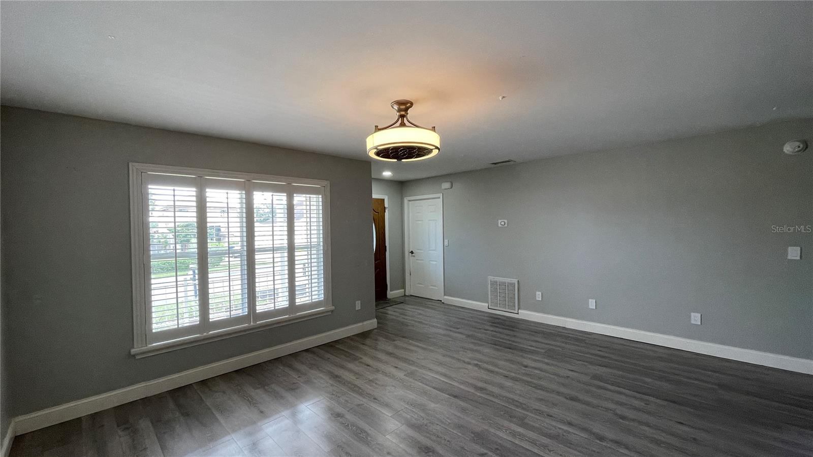 ROYAL RIDGE - Residential Lease