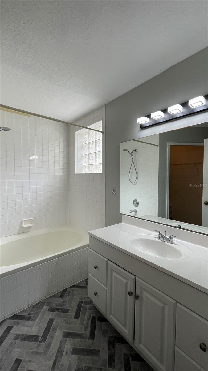 ROYAL RIDGE - Residential Lease