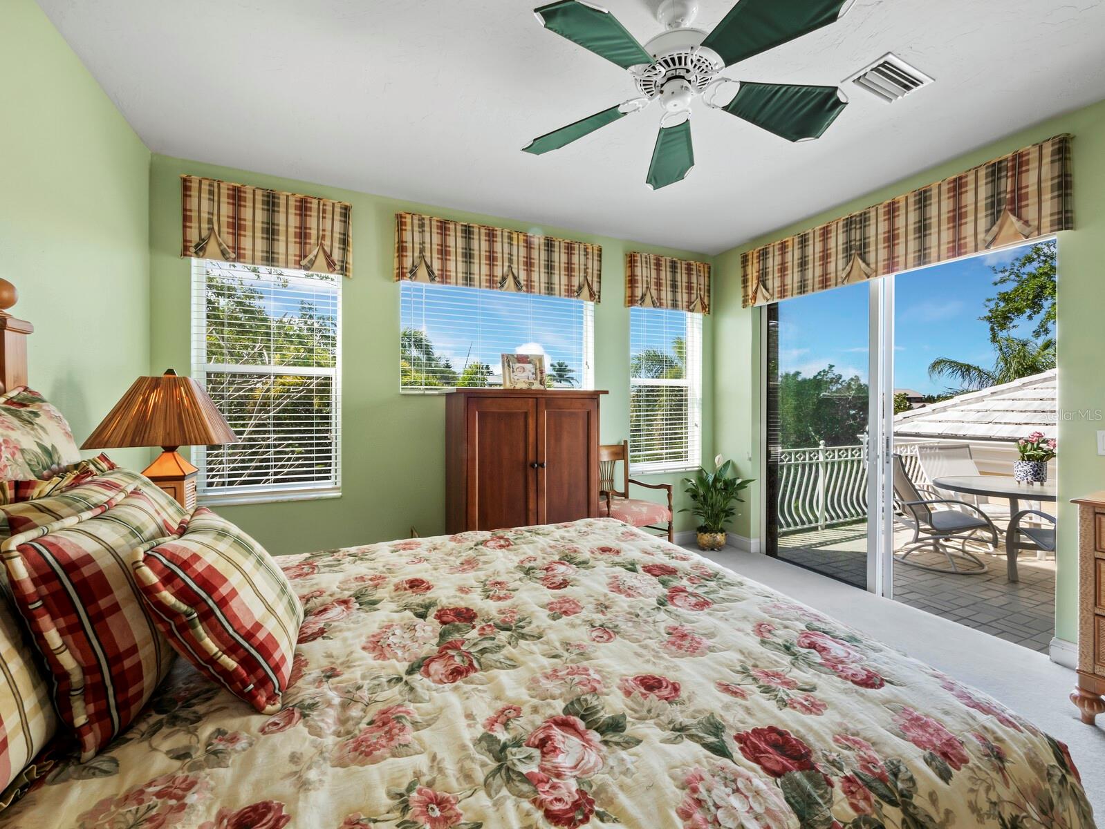 QUEENS HARBOUR - Residential