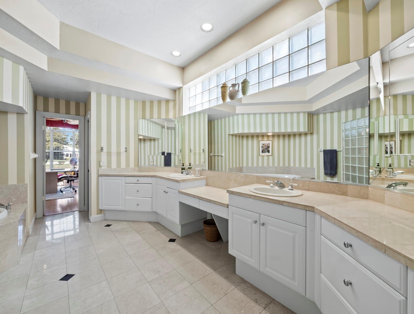 QUEENS HARBOUR - Residential