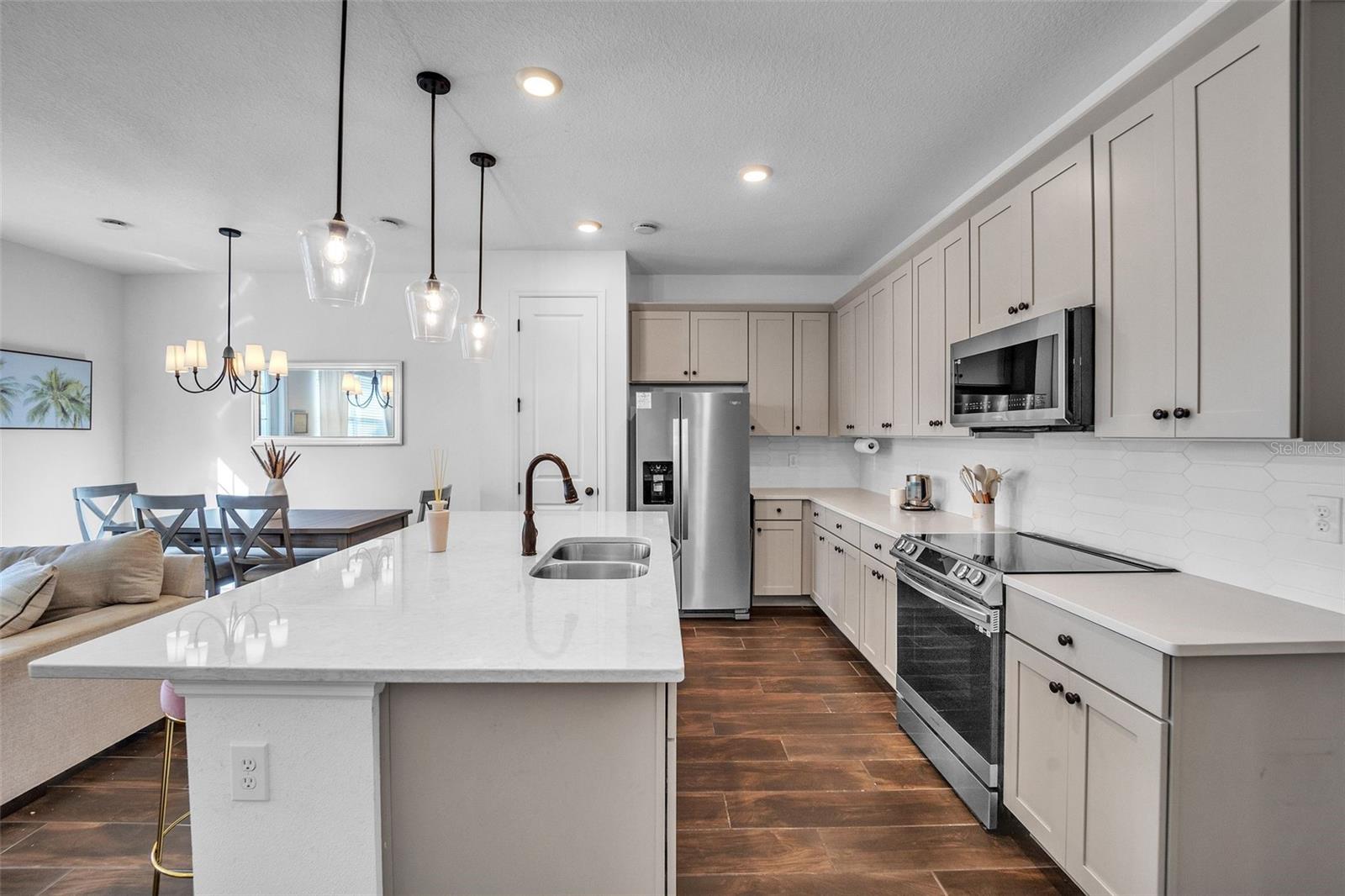 823 LONGBOAT DRIVE