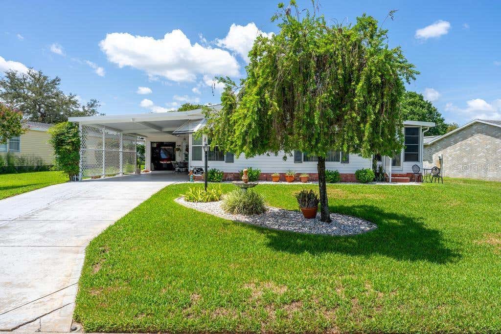 Photo of 1226 Pompano Lane, Lady Lake, FL 32159 (MLS # G5114936)