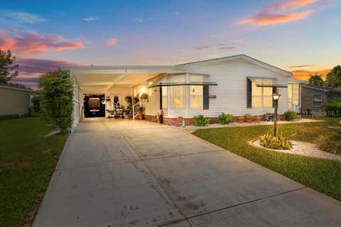 Photo of 1226 Pompano Lane, Lady Lake, FL 32159 (MLS # G5114936)