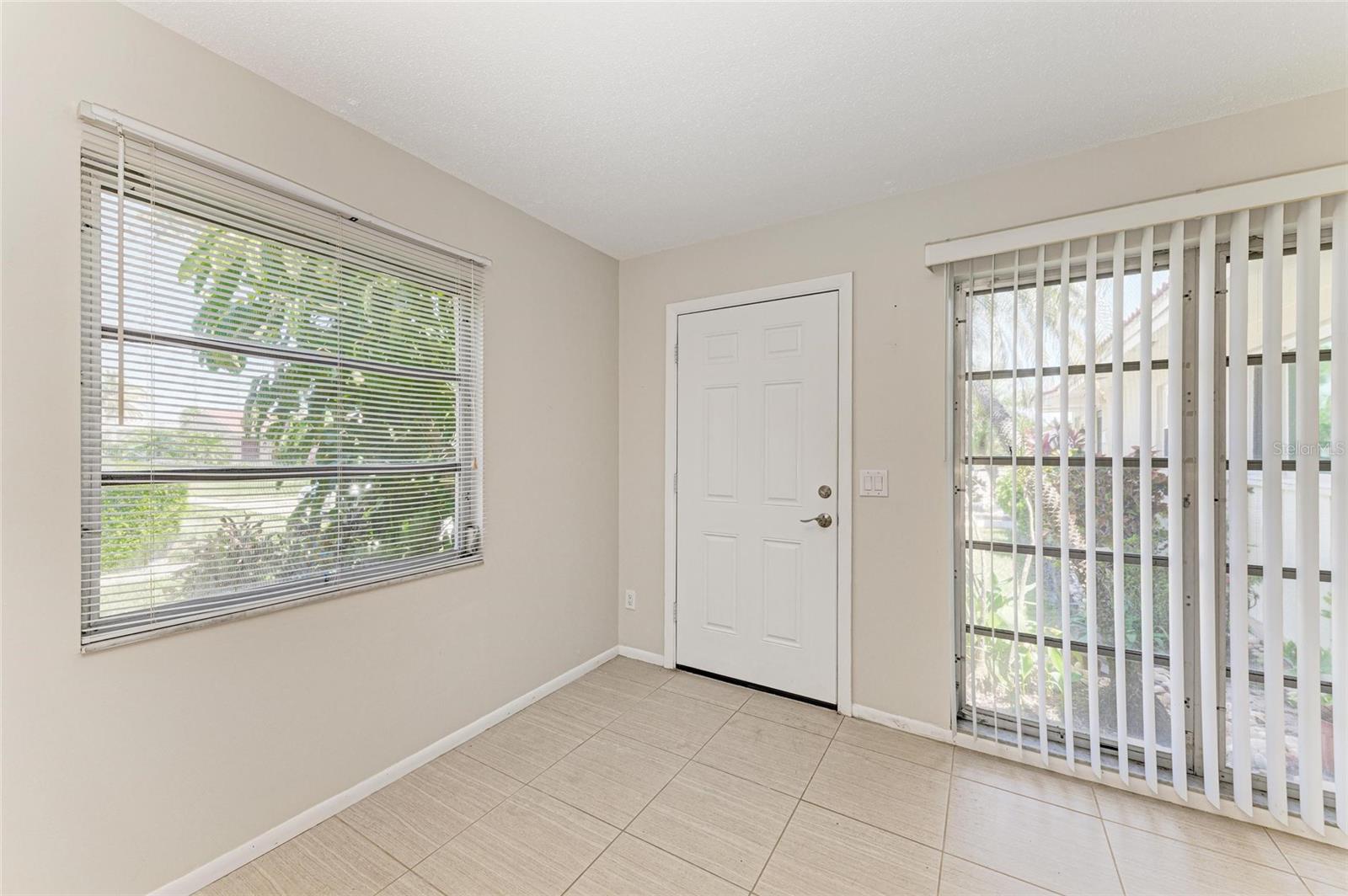 2121 PUEBLO CIRCLE V6