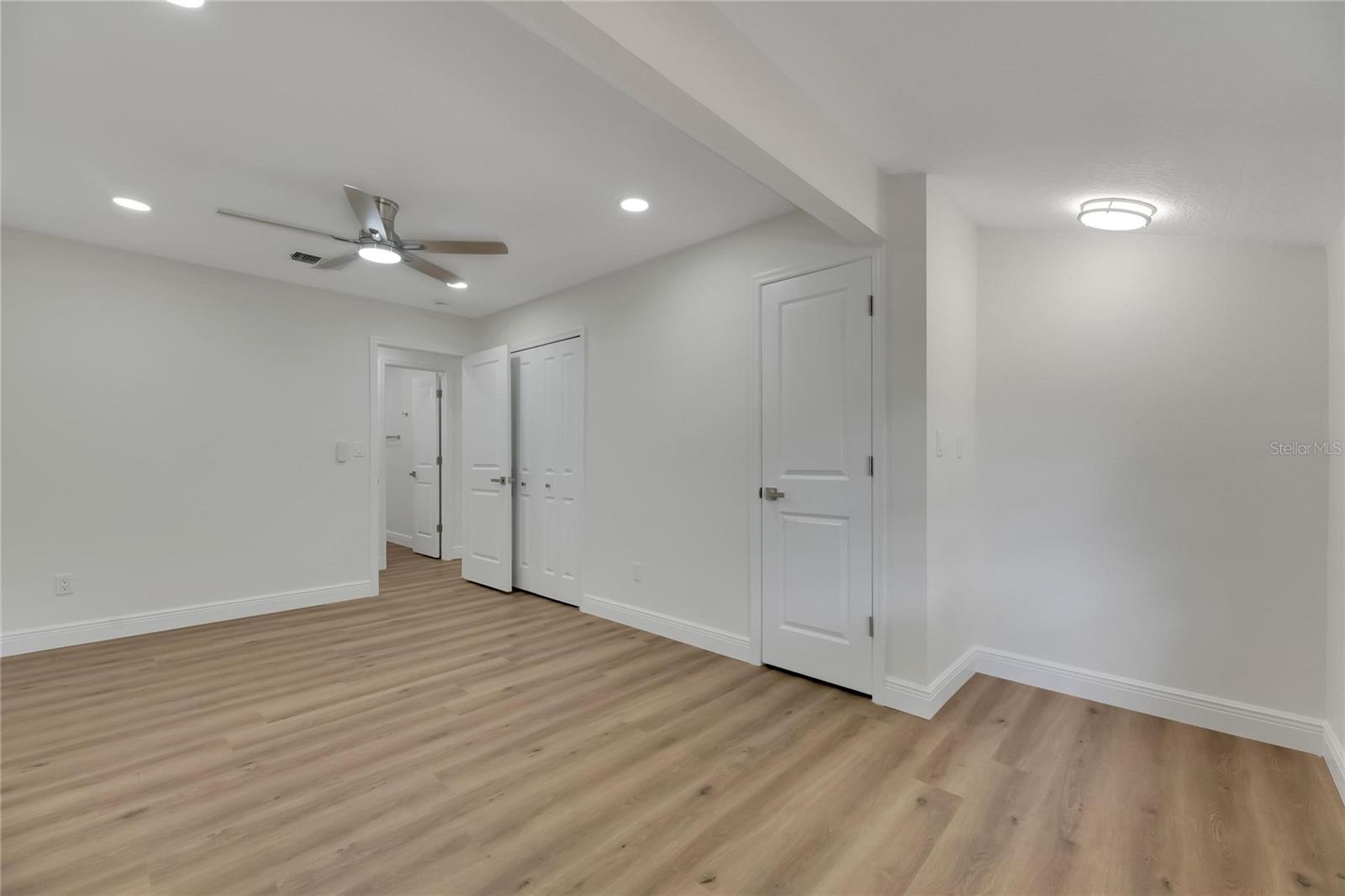 PARKWOOD MANOR - Residential