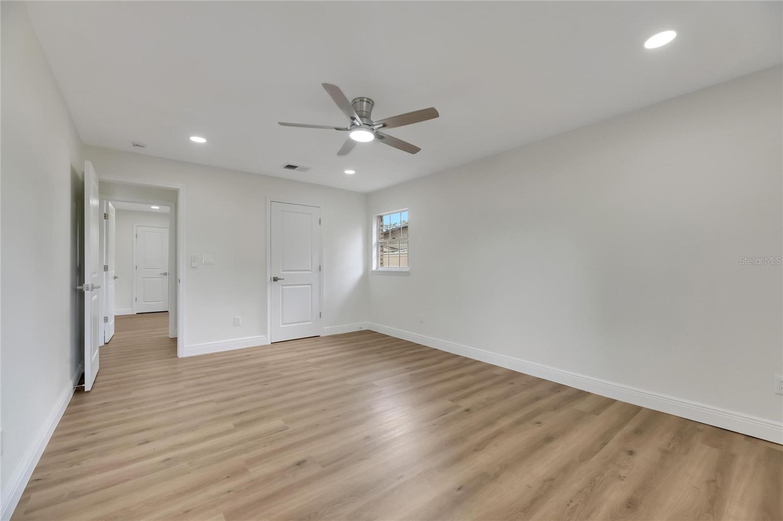 PARKWOOD MANOR - Residential