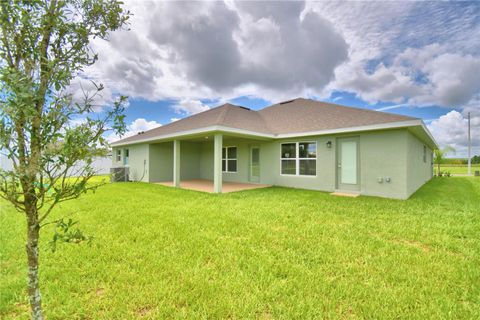 A home in AUBURNDALE