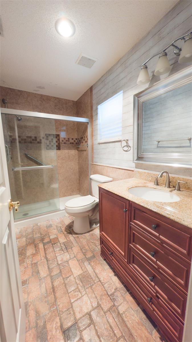 CIRCLE SQUARE WOODS - Residential