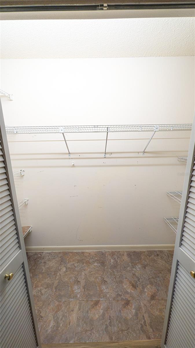 CIRCLE SQUARE WOODS - Residential