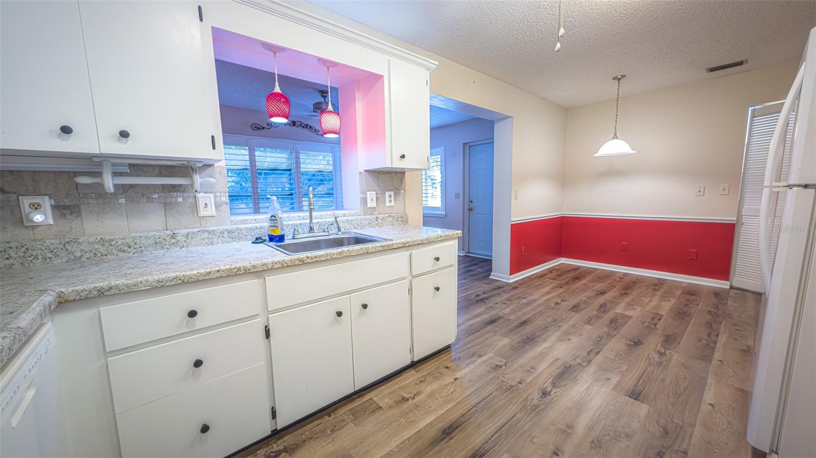 CIRCLE SQUARE WOODS - Residential