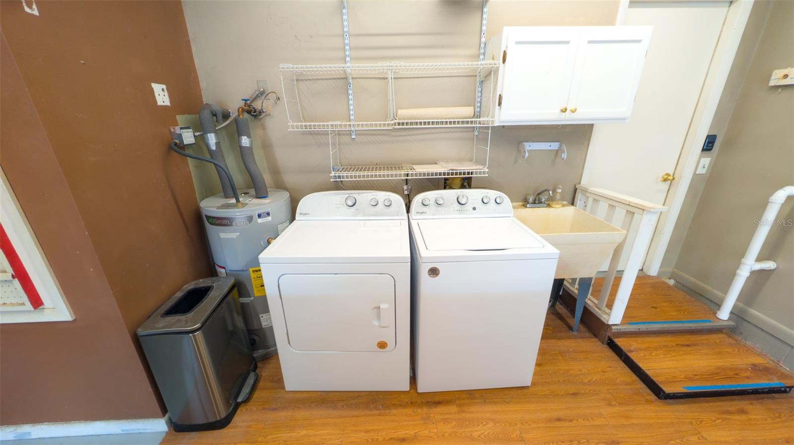 CIRCLE SQUARE WOODS - Residential