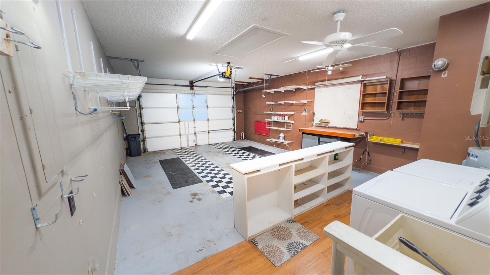 CIRCLE SQUARE WOODS - Residential