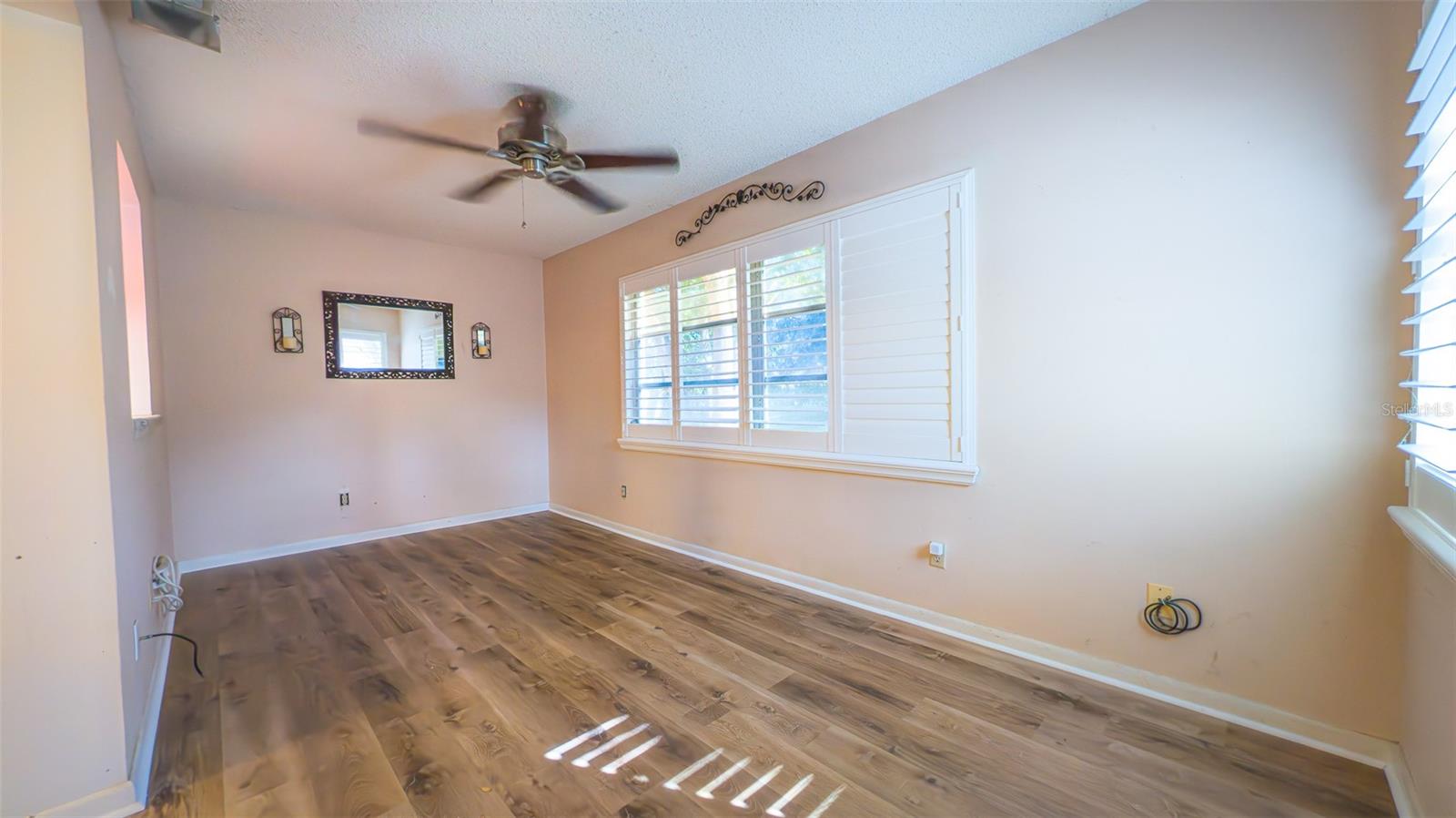 CIRCLE SQUARE WOODS - Residential