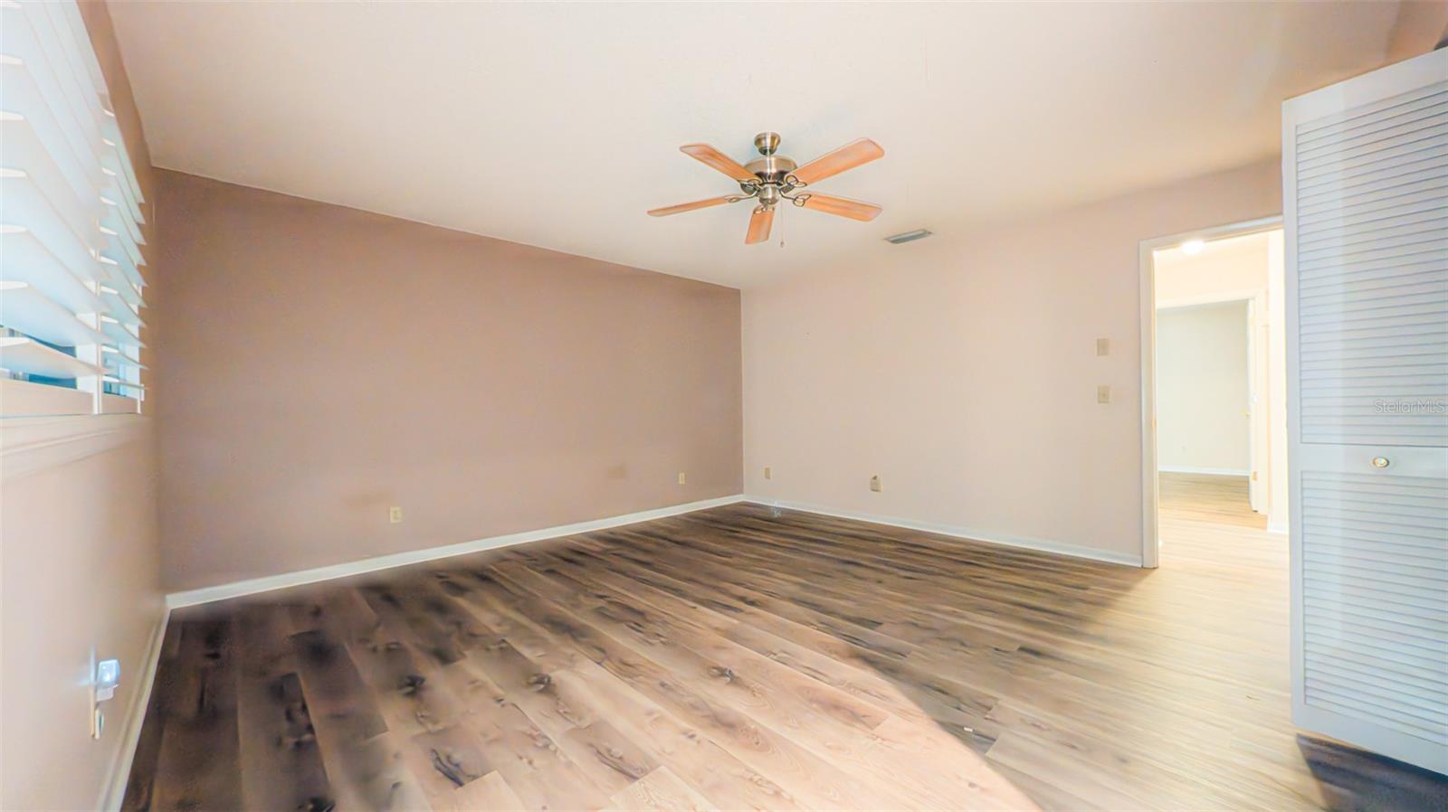 CIRCLE SQUARE WOODS - Residential