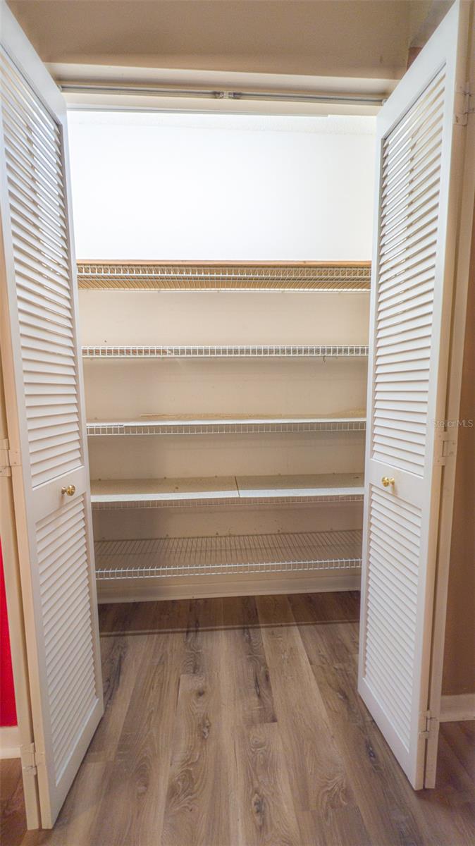 CIRCLE SQUARE WOODS - Residential