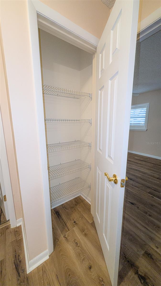 CIRCLE SQUARE WOODS - Residential