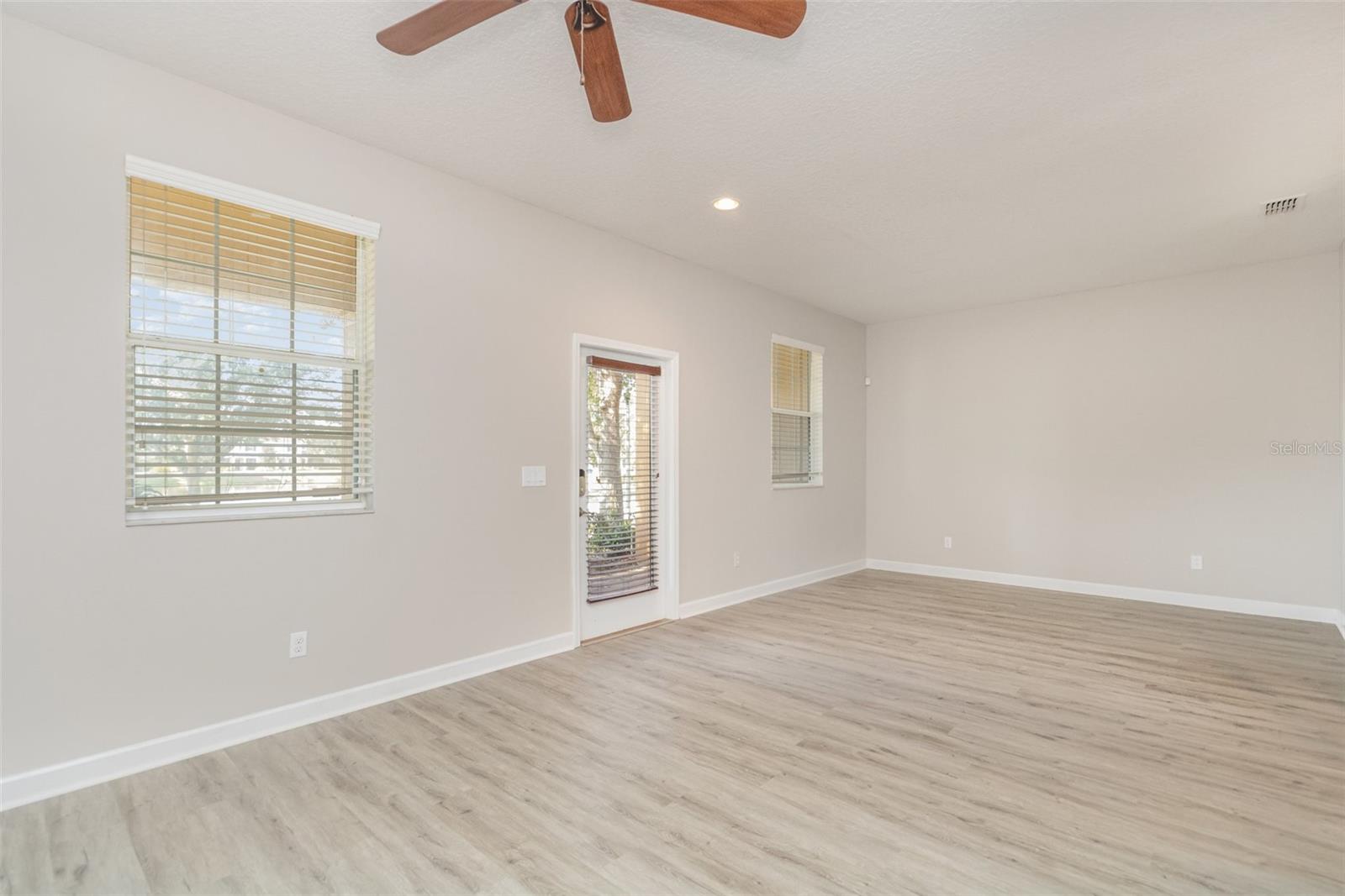 SAVANNAH LNDGS - Residential