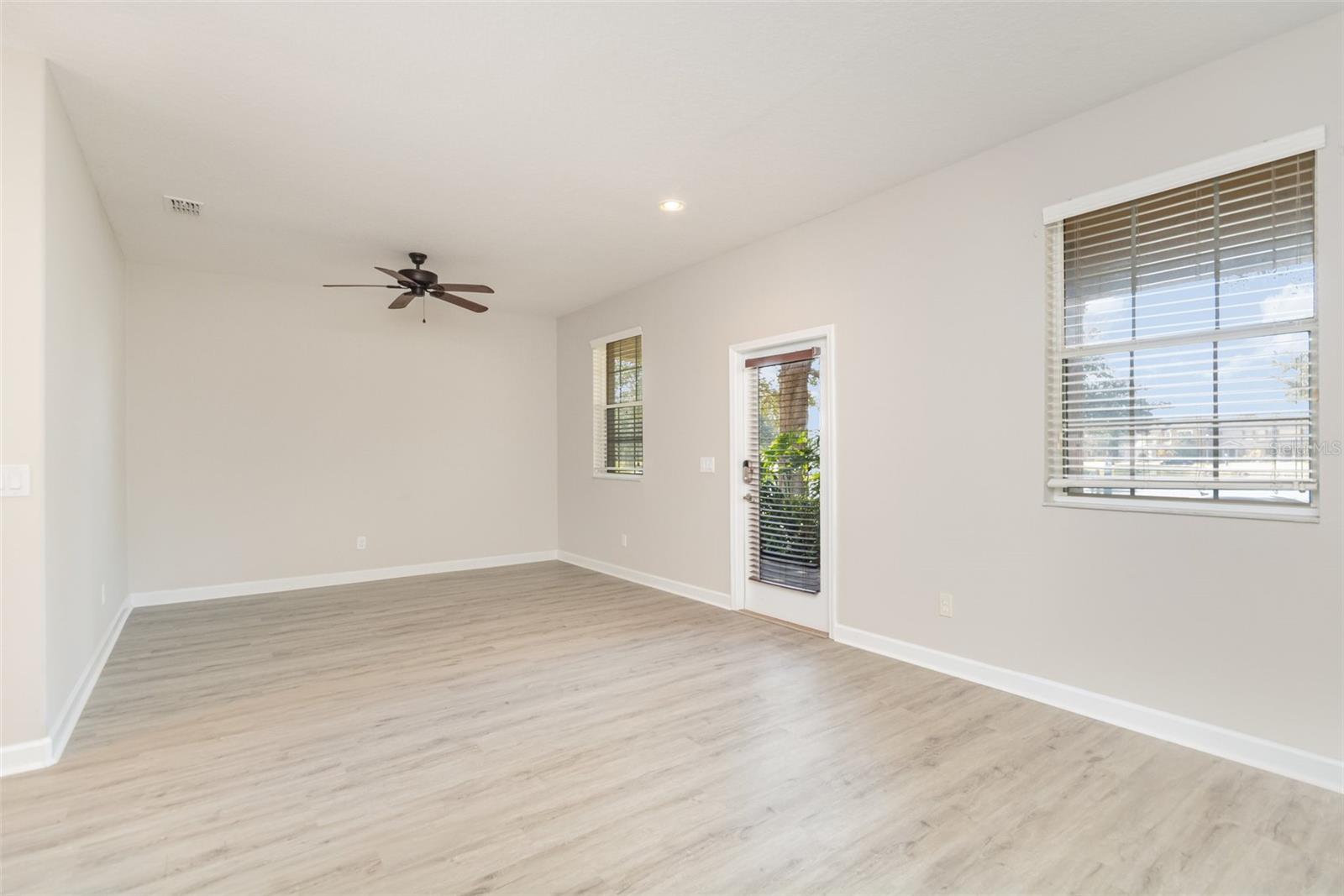 SAVANNAH LNDGS - Residential