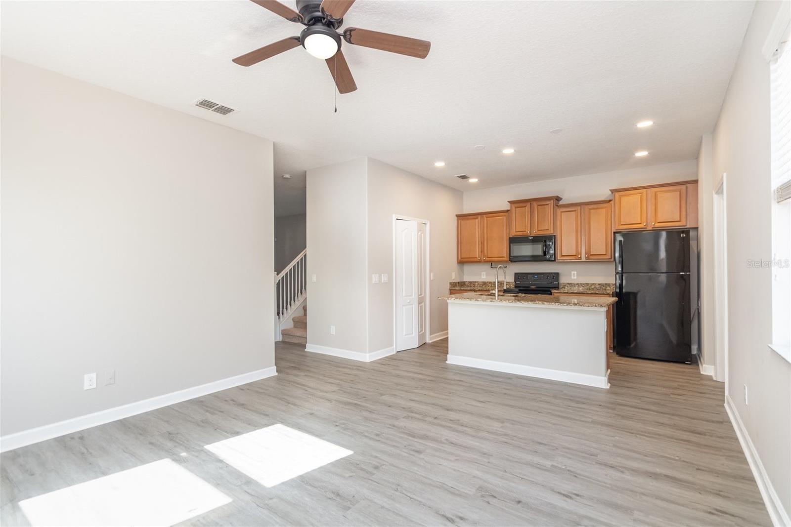 SAVANNAH LNDGS - Residential