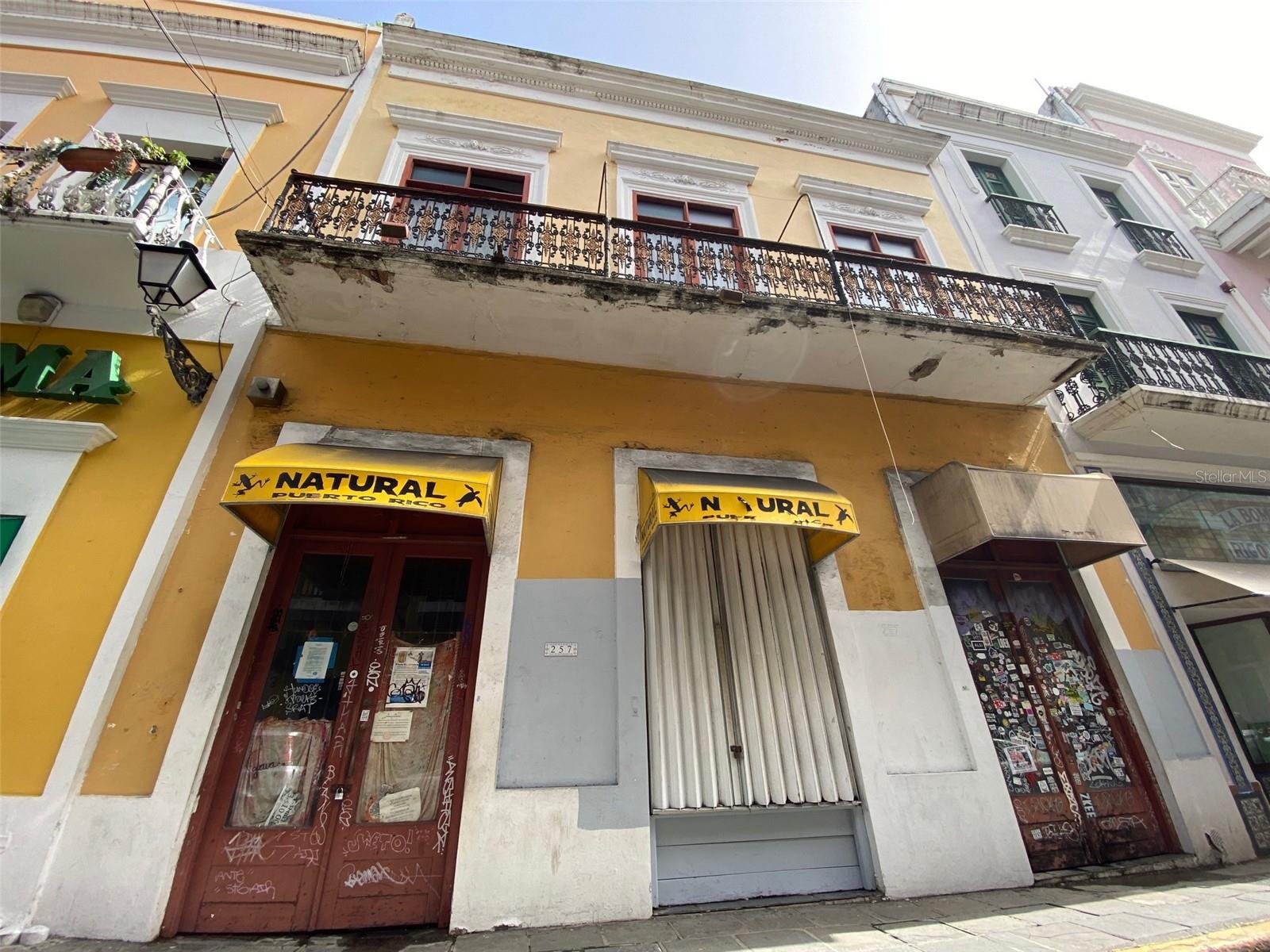 HISTORIC BUILDING LOCATED ON ONE OF THE MAIN STREET IN OLD SAN JUAN WARD. HAS GOOD FRONTAGE TO SAN FRANCISCO STREET. HIGHEST AND BEST USE COMMERCIAL. OR POTENTIAL AIRBNB AT SECOND AND THIRD LEVEL. THREE LEVEL BUILDING. GREAT FOR INVESTORS TO RENOVATED AND UPGRADE TO BEST SCALE. FIRST LEVEL 3,030 SQ.FT. , SECOND LEVEL 3,030 SQ. FT.. AND THIRD LEVEL 1,659.00 SQ. FT. GROSS BUILDING AREA 7,719 SQ FT. COMMERCIAL ZONE THREE (C-3). TOPOGRAPHY/SHAPE - LEVEL RECTANGULAR. UTILITIES - ONCE RENOVATED AND UPGRADED ELECTRIC POWER LINE, POTABLE WATER, TELEPHONE AND SANITARY SEWER, SHALL BE CONNECTED AGAIN.