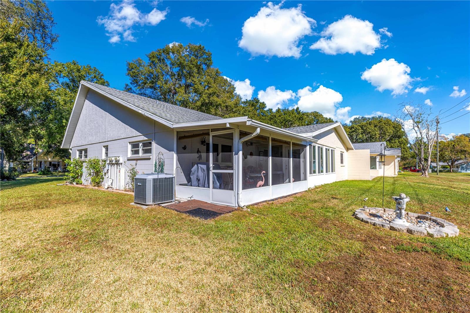 ON TOP OF THE WORLD - Residential