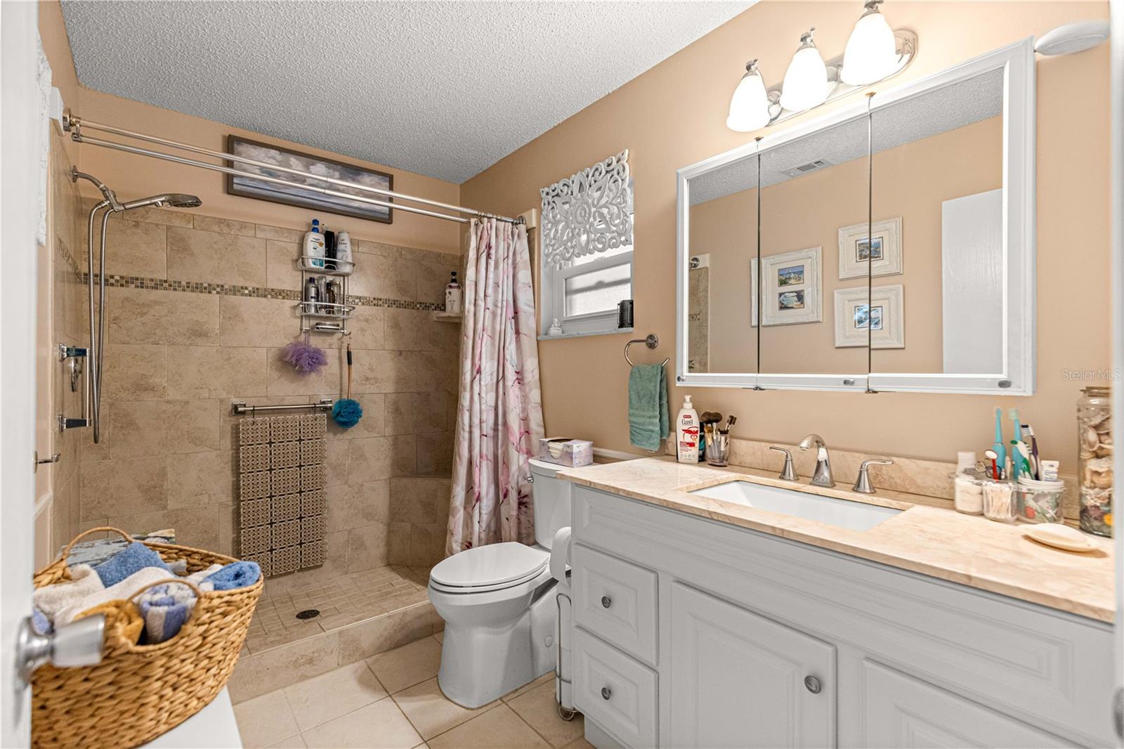 ON TOP OF THE WORLD - Residential