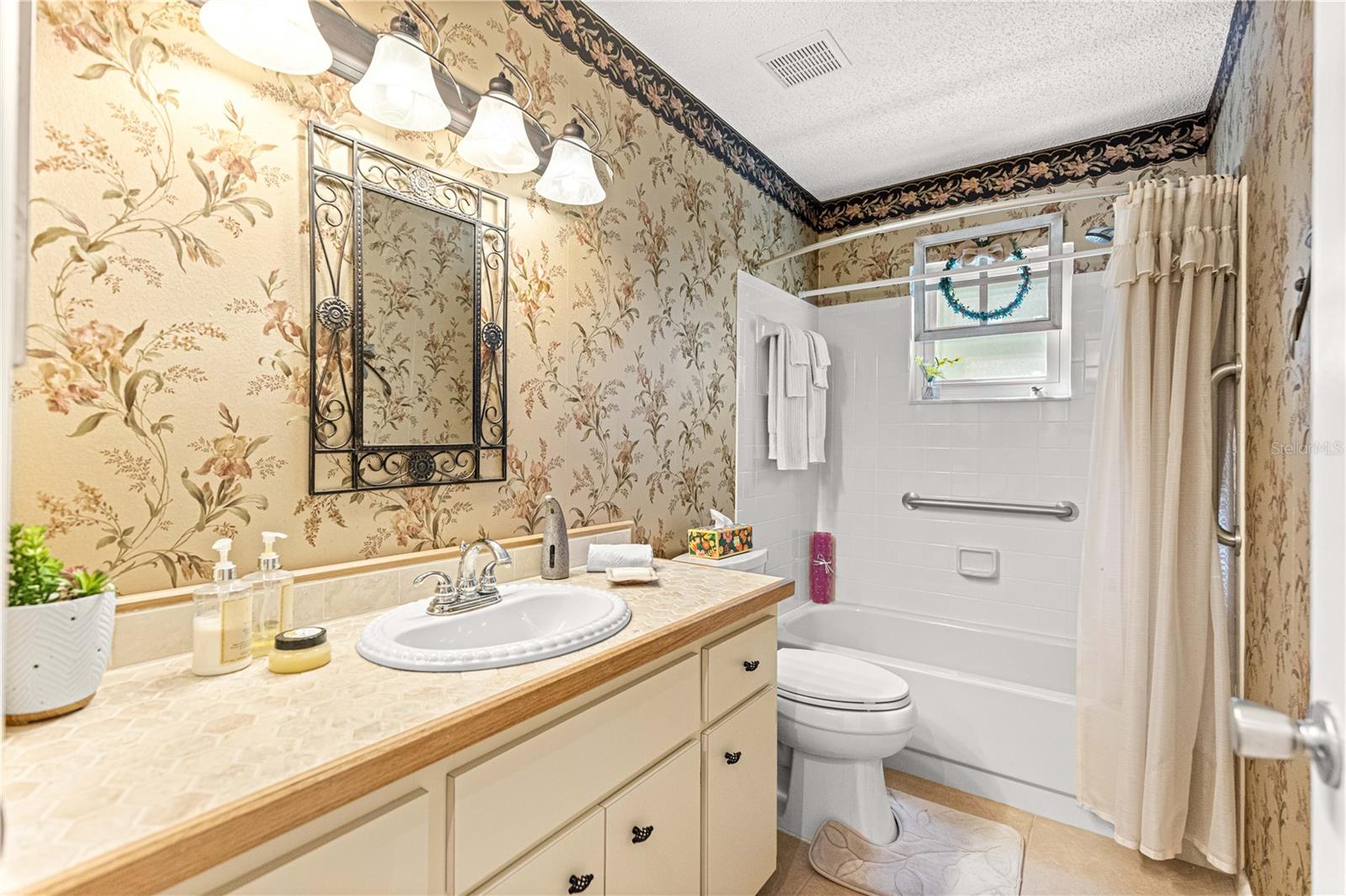 ON TOP OF THE WORLD - Residential