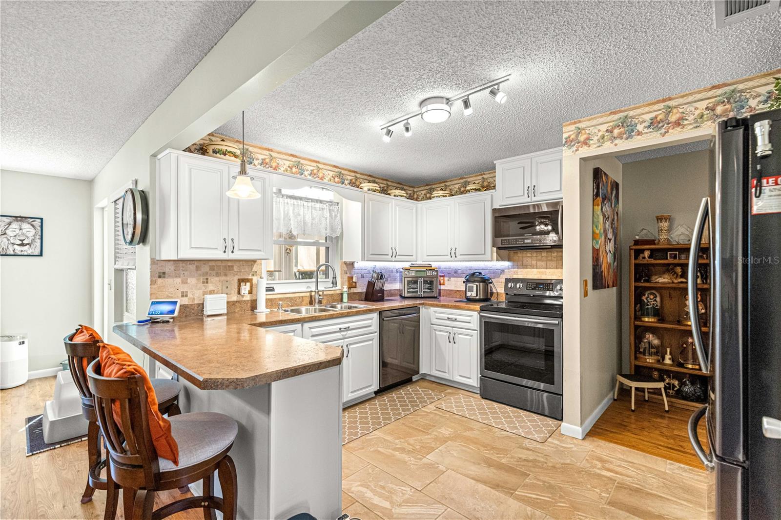 ON TOP OF THE WORLD - Residential