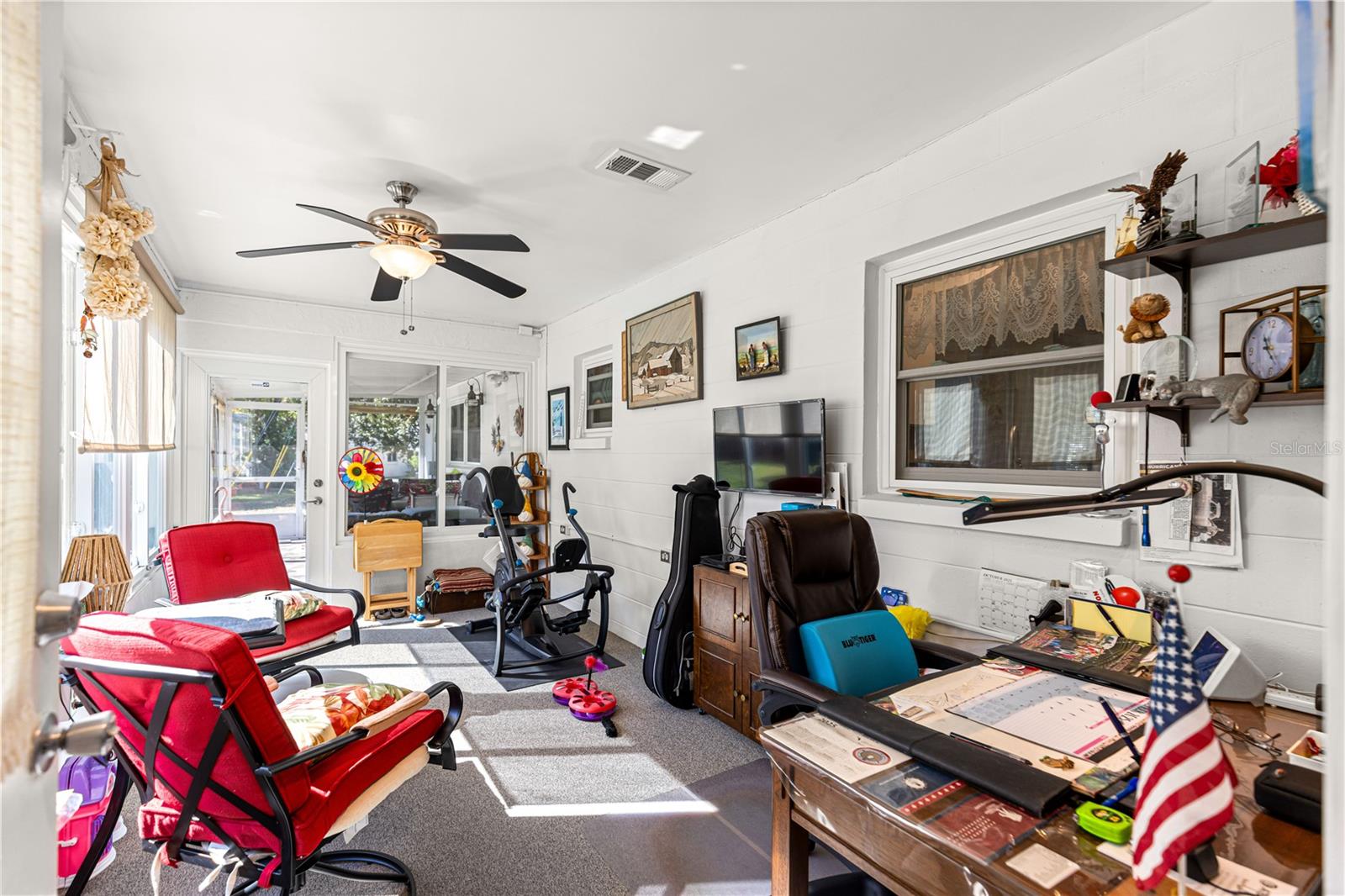 ON TOP OF THE WORLD - Residential