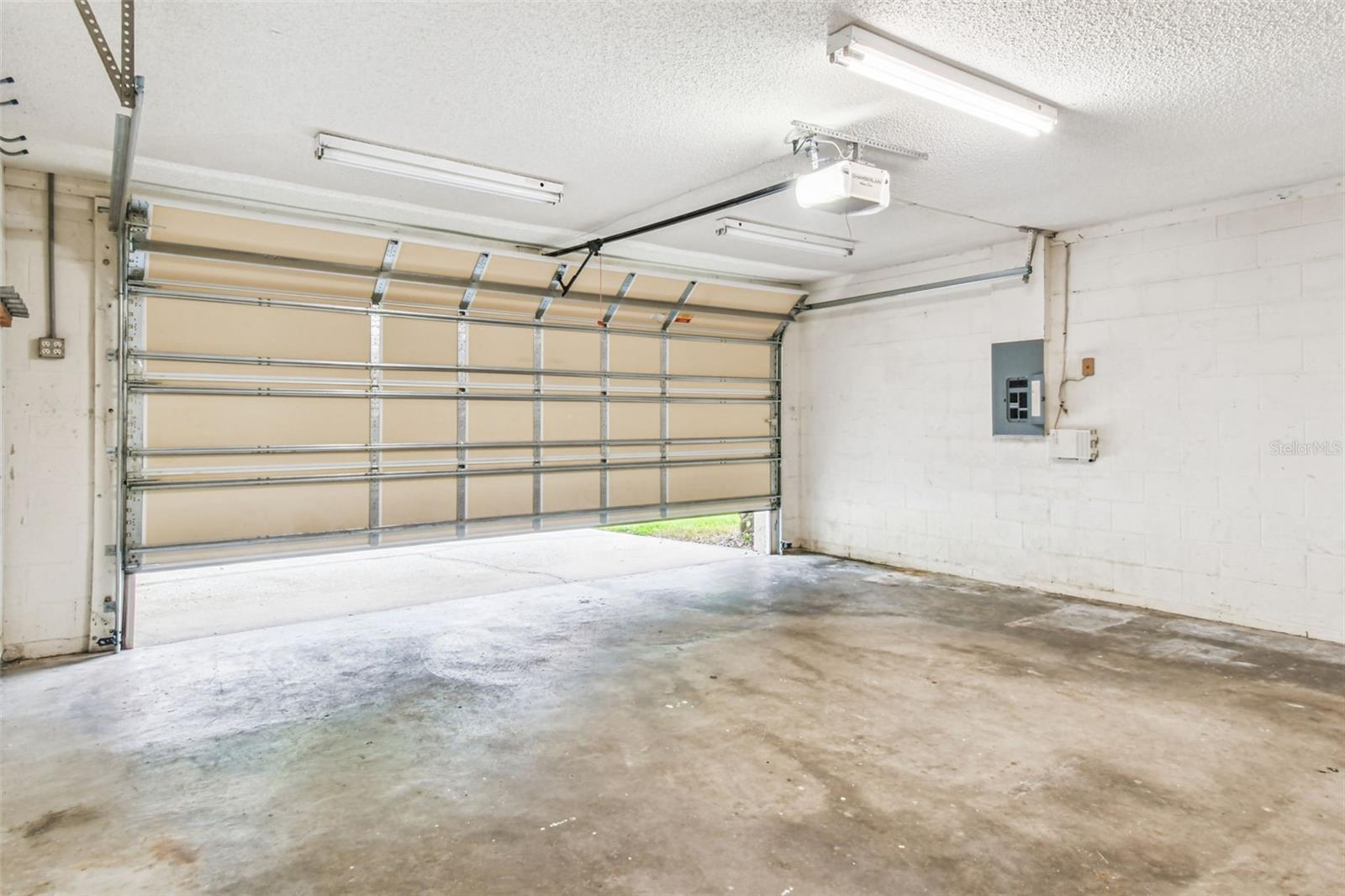 COUNTRY PLACE WEST UNIT V - Residential