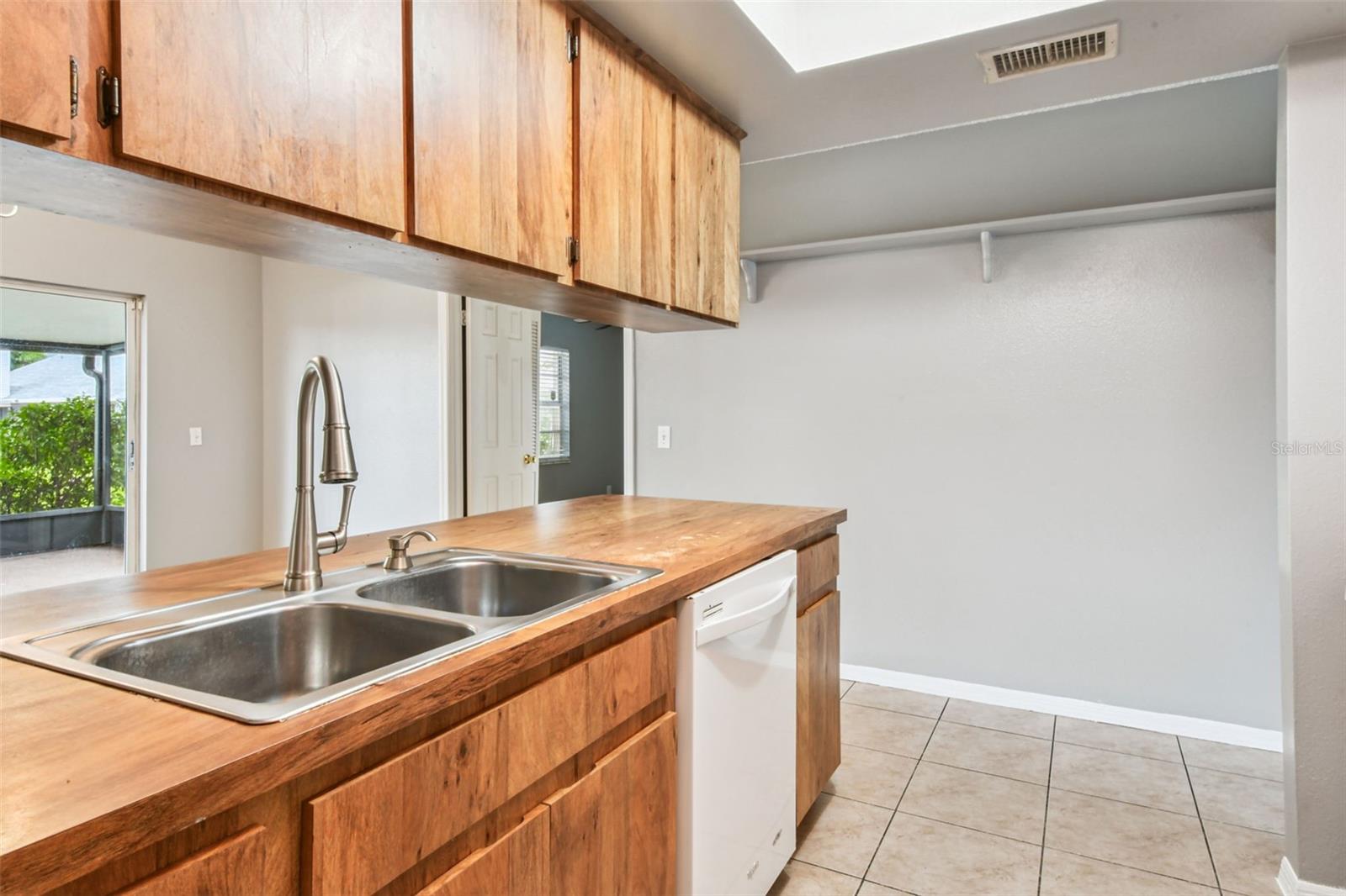 COUNTRY PLACE WEST UNIT V - Residential