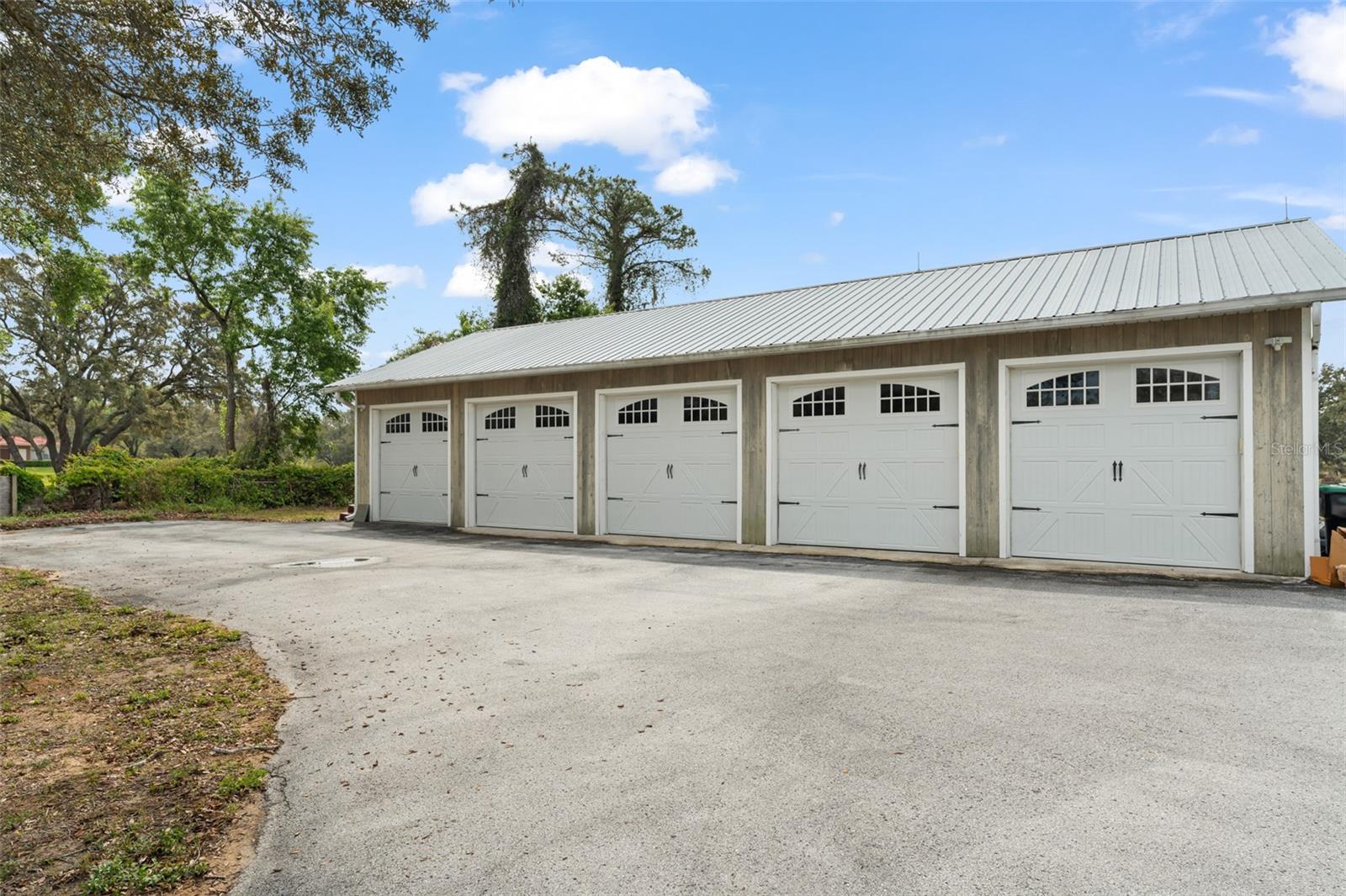 LAKE AVALON GROVES 2ND REP - Residential