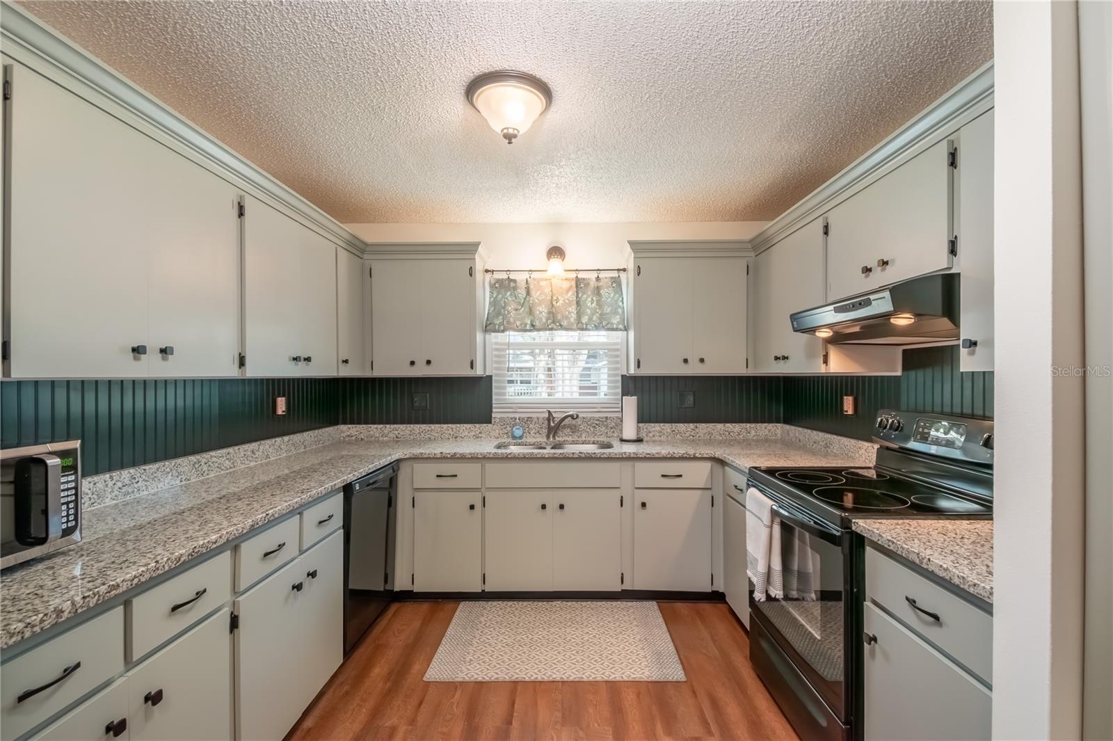 ON TOP OF THE WORLD - Residential