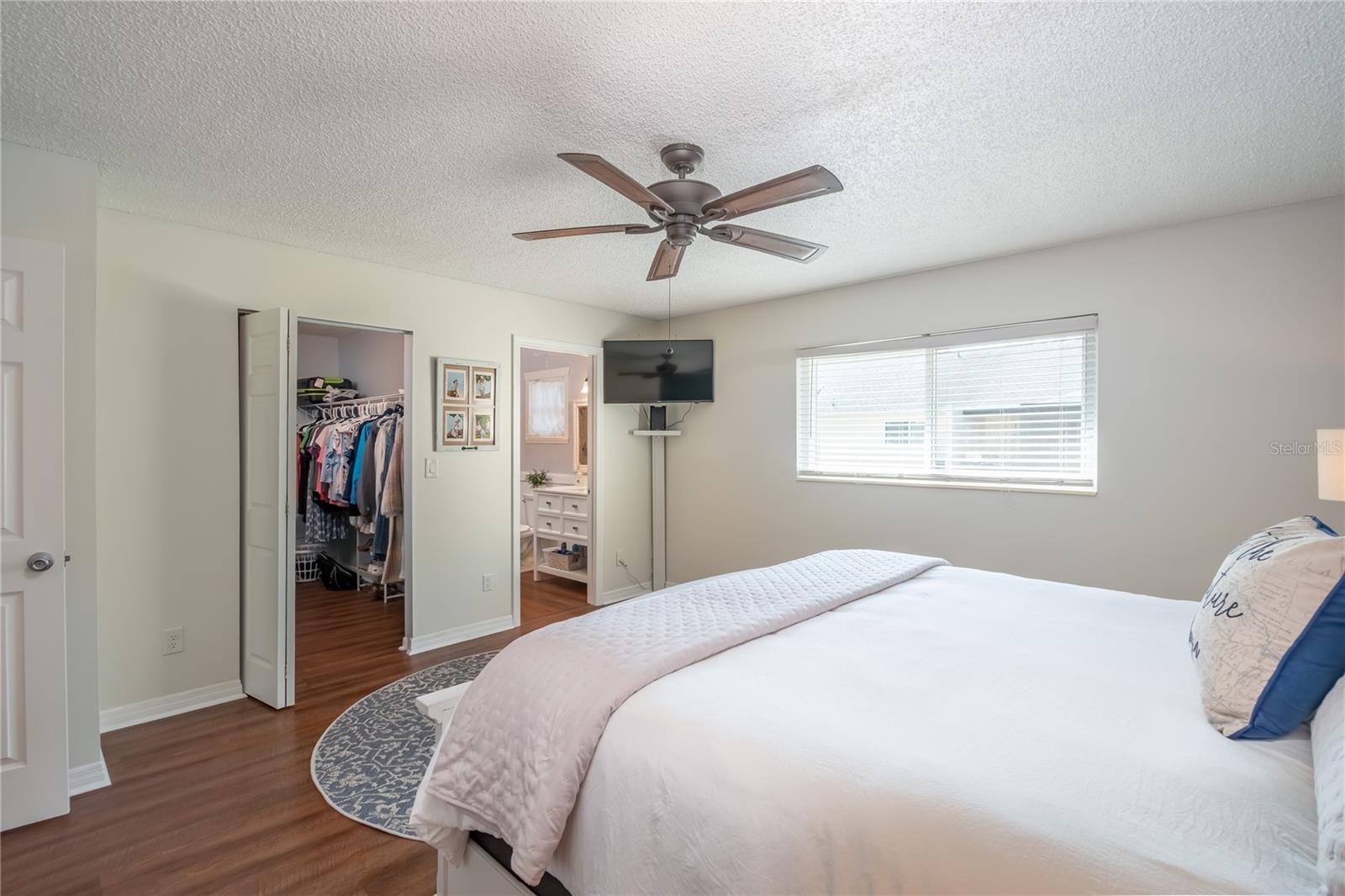 ON TOP OF THE WORLD - Residential