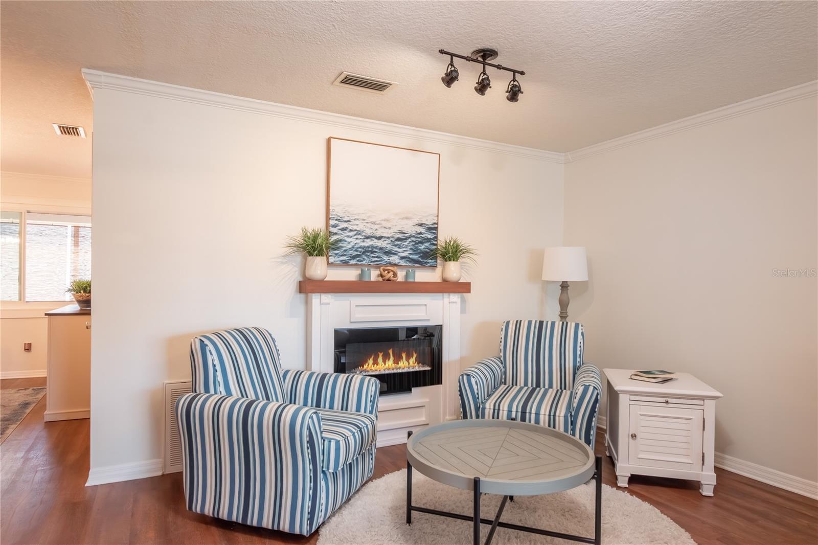 ON TOP OF THE WORLD - Residential