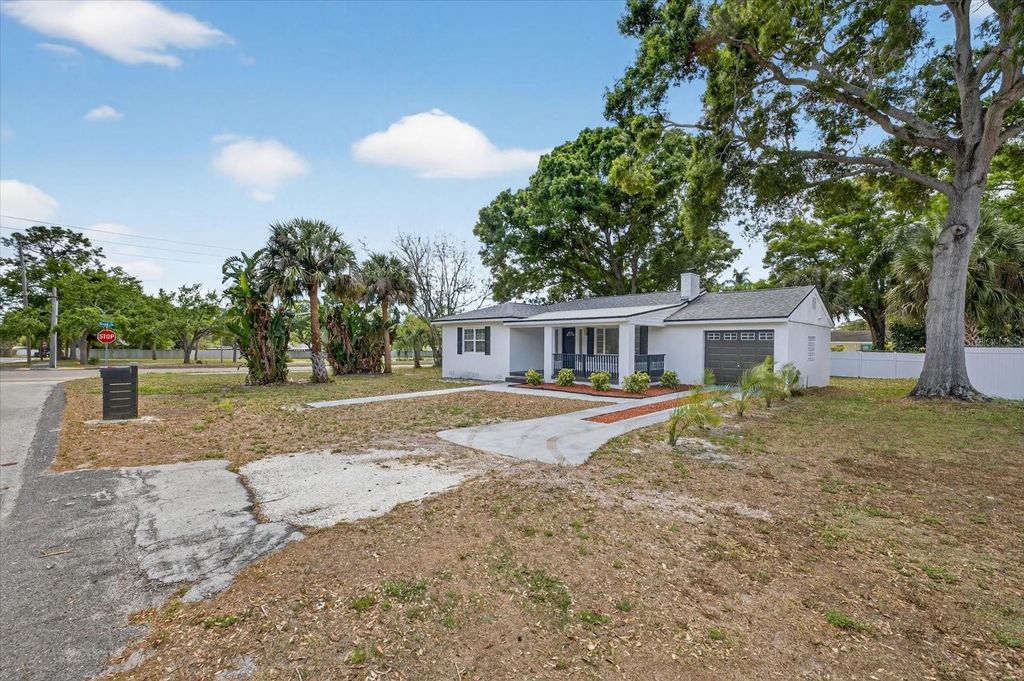 Photo of 712 S Crest Avenue, Clearwater, FL 33756 (MLS # TB8494288)