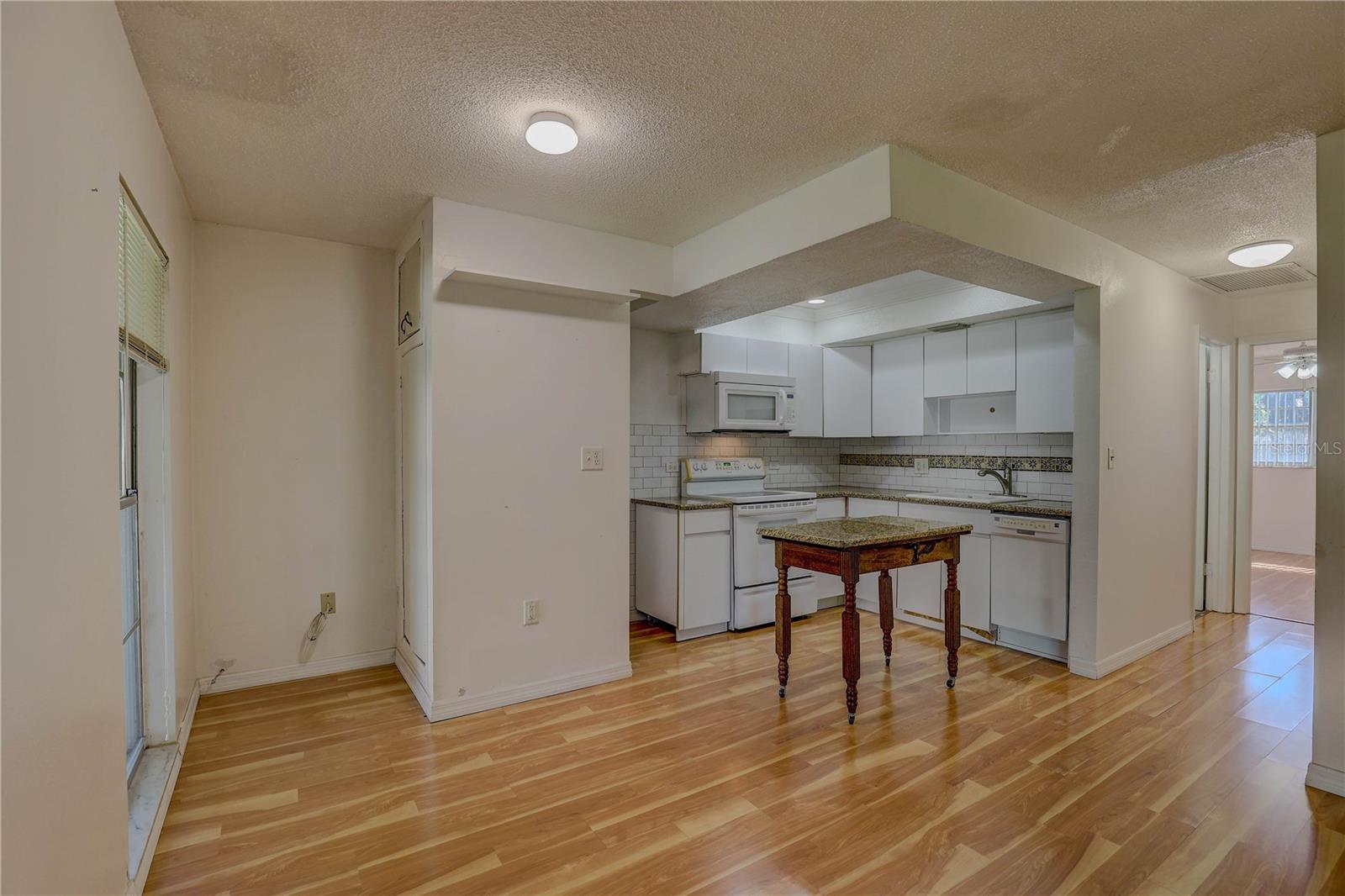 HEATHER HILL APTS - Residential