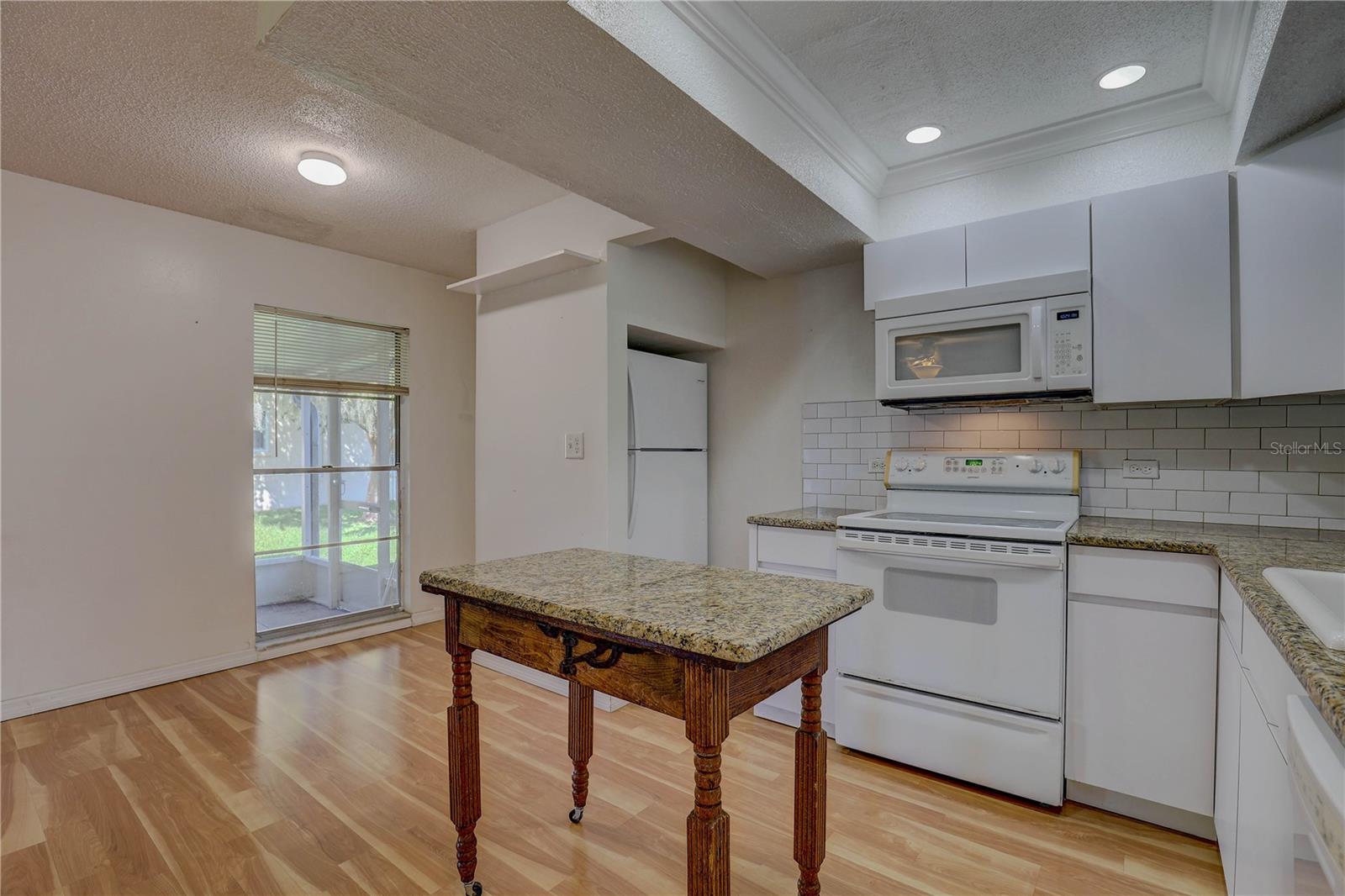 HEATHER HILL APTS - Residential
