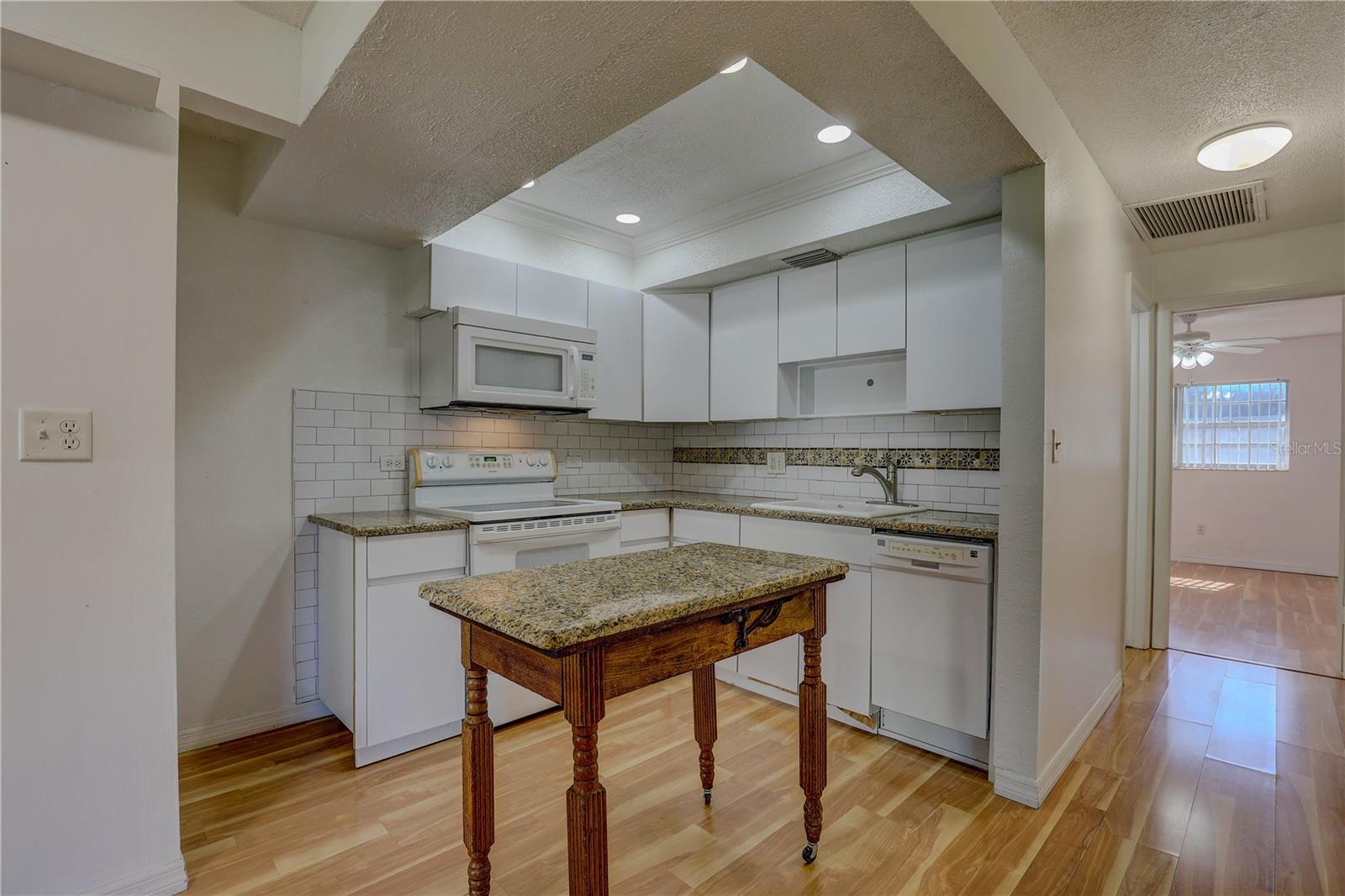 HEATHER HILL APTS - Residential