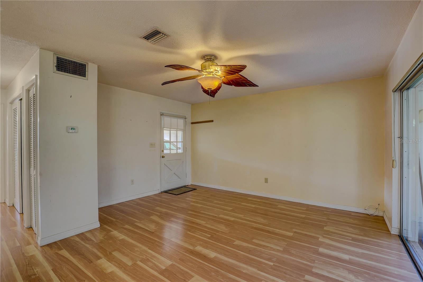 HEATHER HILL APTS - Residential