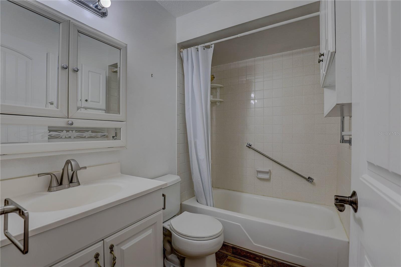 HEATHER HILL APTS - Residential