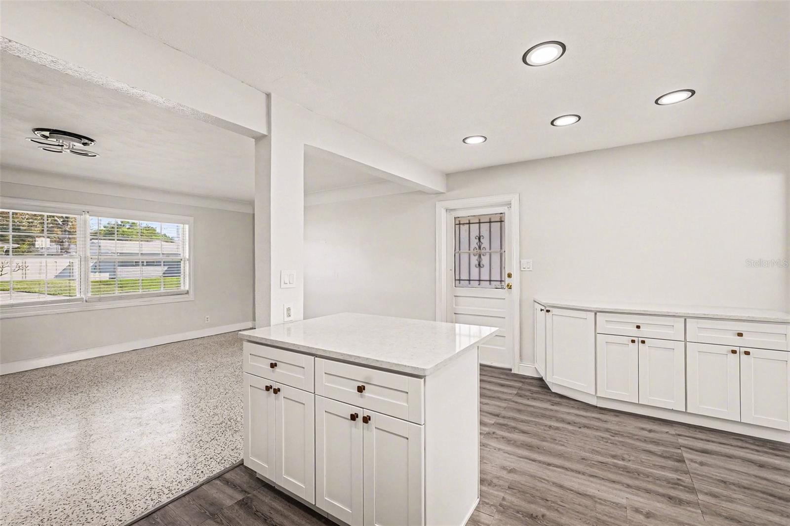 RIVERSHORES - Residential